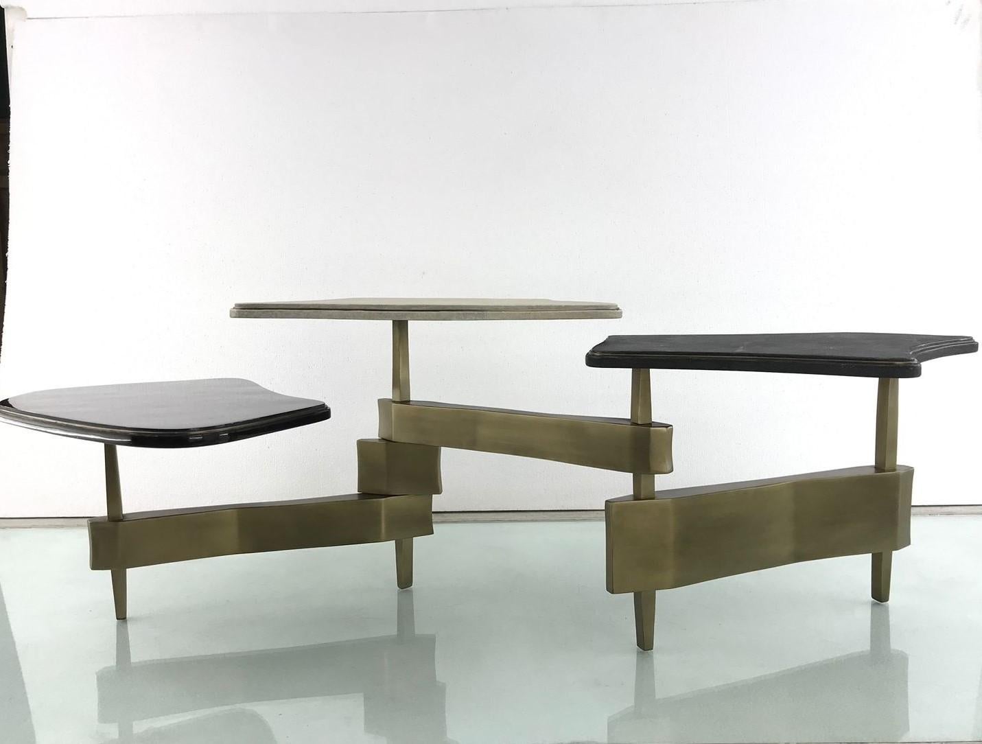Couchtisch in Chagrinschale und Bronze-Patina aus Messing von Kifu Paris (Art déco) im Angebot