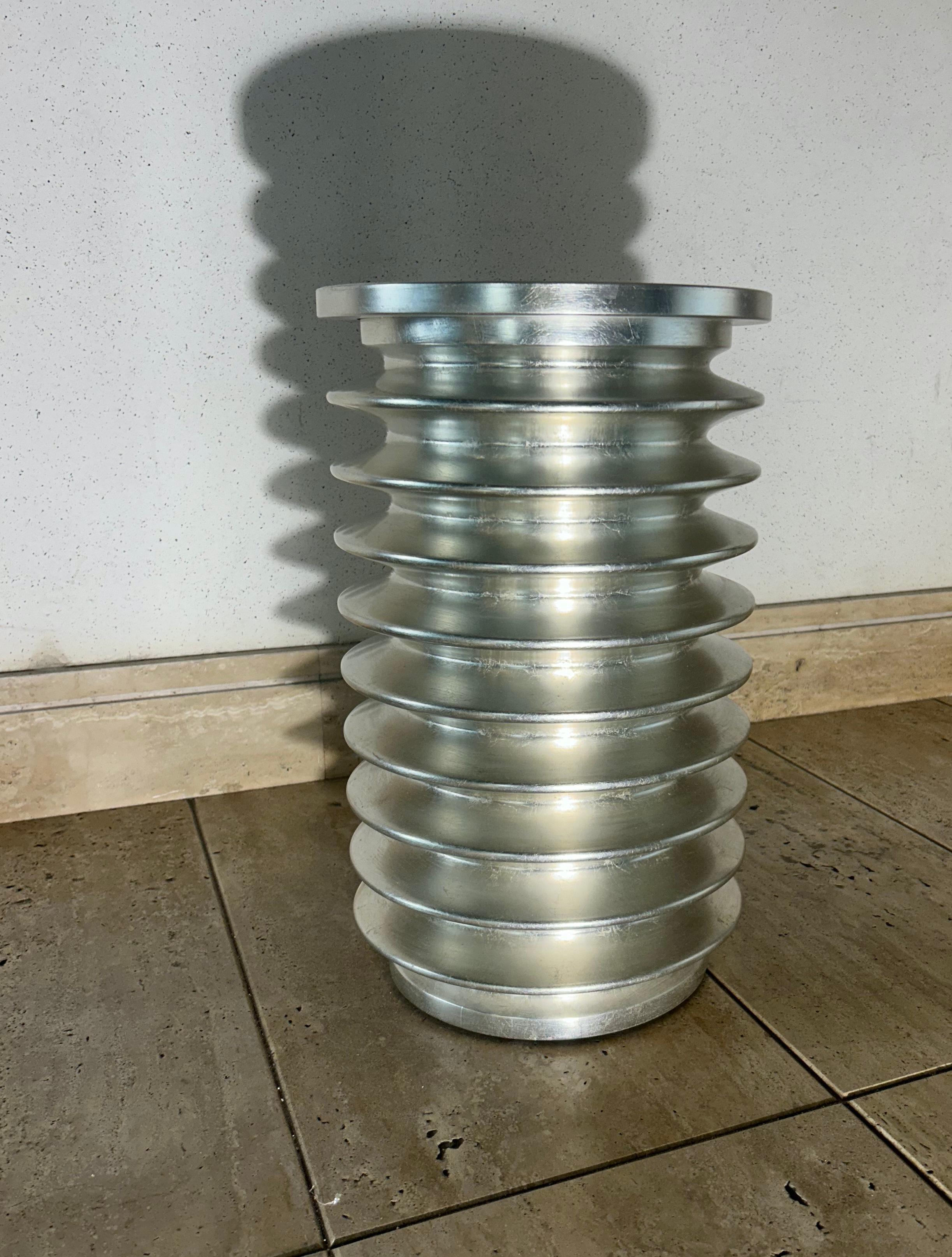 Coffee Table in Silver Leaf – Modà Collection, Hand-Carved Solid Wood In condizioni Nuovo in vendita a Alcamo, IT