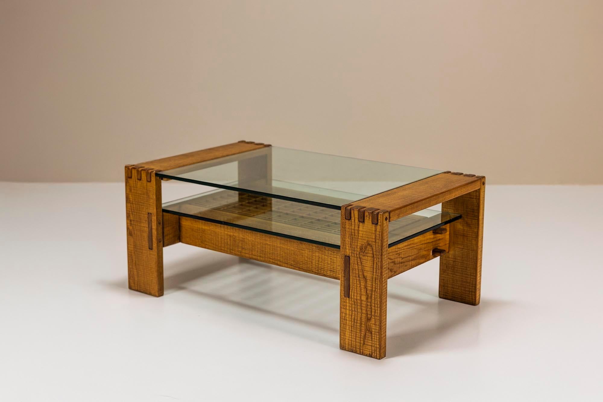 Couchtisch aus slawonischer Eiche von Giuseppe Rivadossi, Italien 1970er im Angebot 1