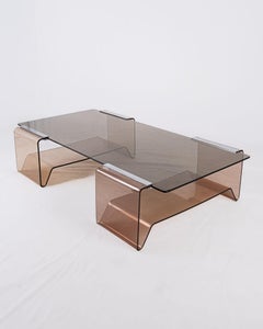 Mesa de centro de plexiglás ahumado y cristal, de Michel Dumas, Francia, década de los 70