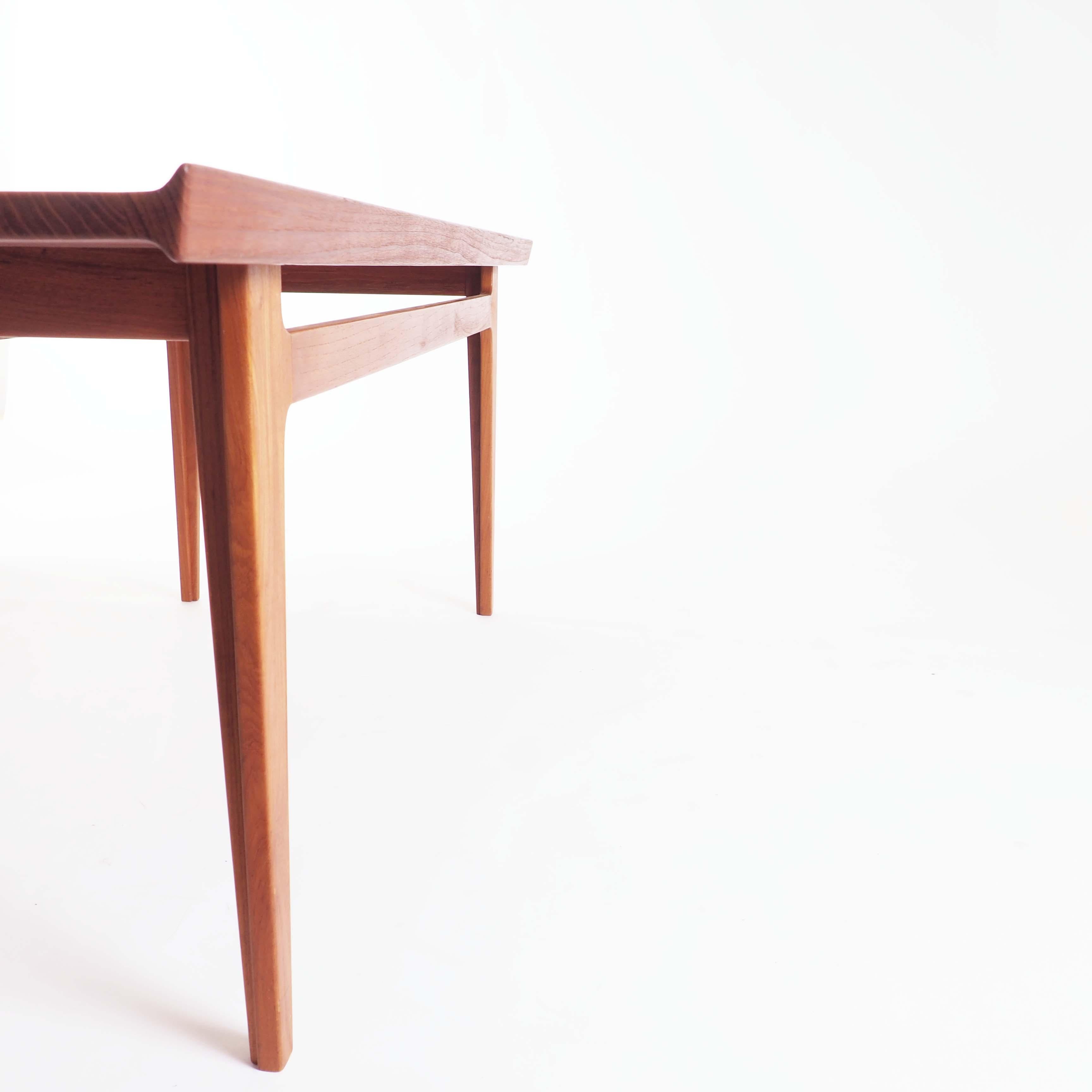 Danois Table basse en teck massif de Finn Juhl pour France & Son:: Danemark en vente