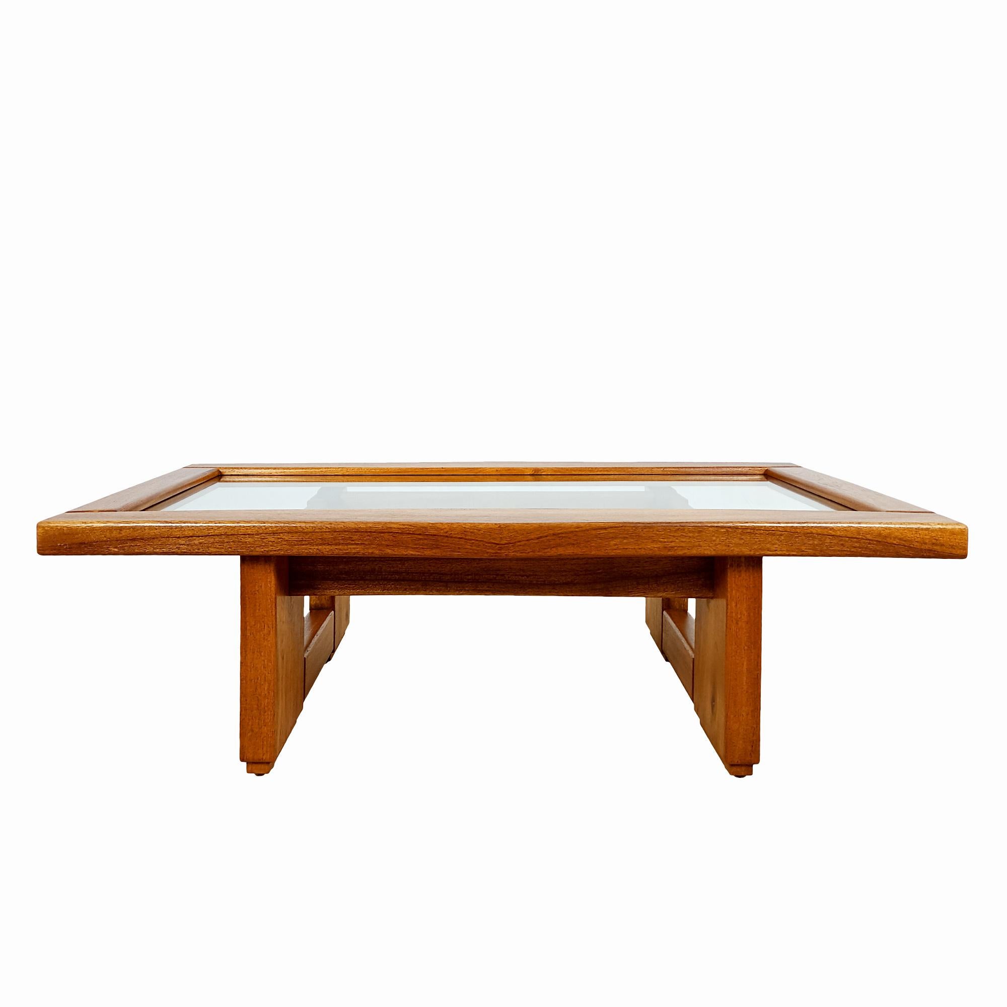 Coffee table in solid walnut and glass, shellac finish, excellent quality.
Maker: Maison Regain.

France c.1970