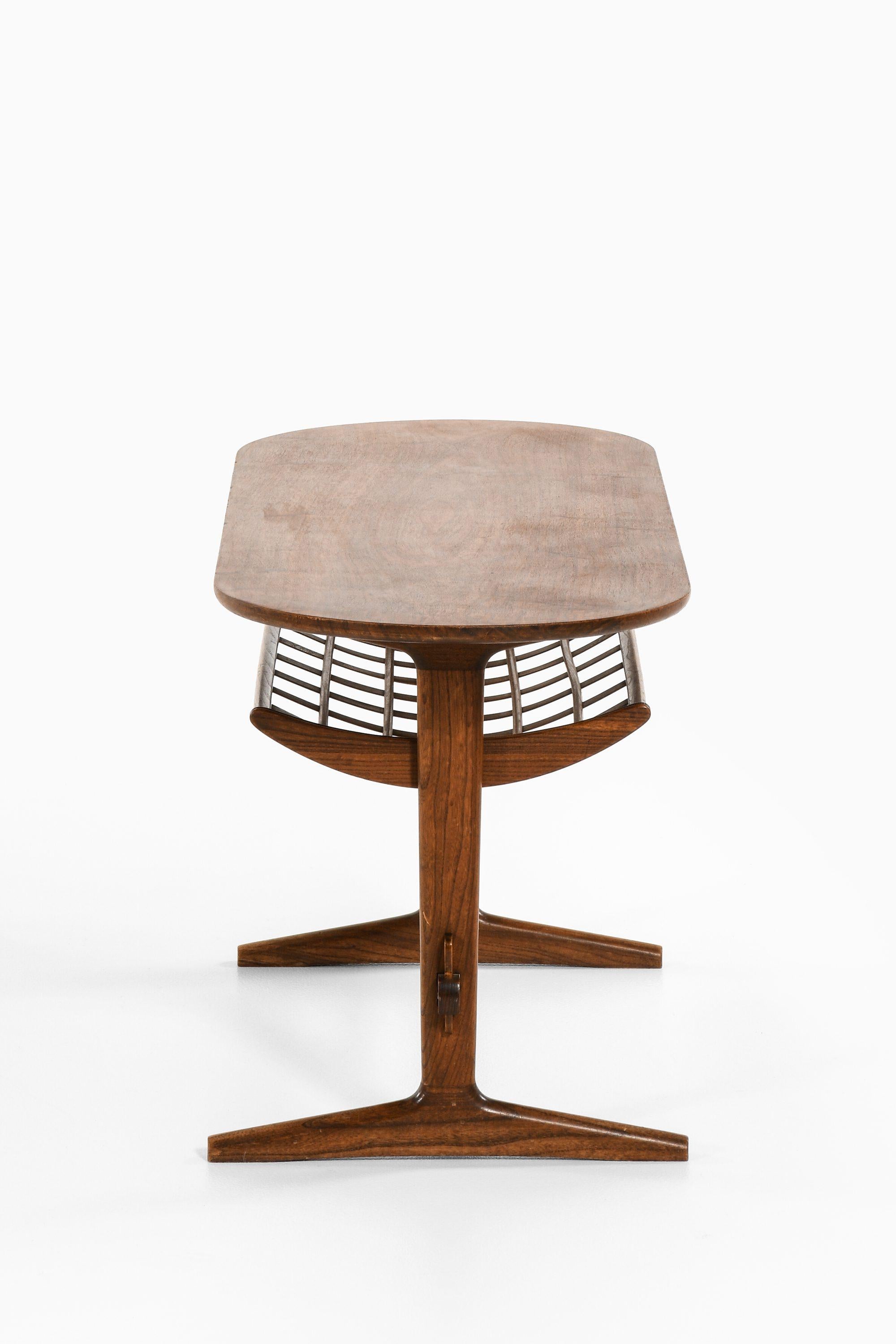 Coffee Table in Stained Elm by Frits Henningsen, 1950's

Additional Information:
Material: Stained elm
Style: Mid century, Scandinavian
Very rare coffee table model 116
Produced by Andreas Tuck in Denmark
Dimensions (W x D x H): 120 x 45 x 54 cm