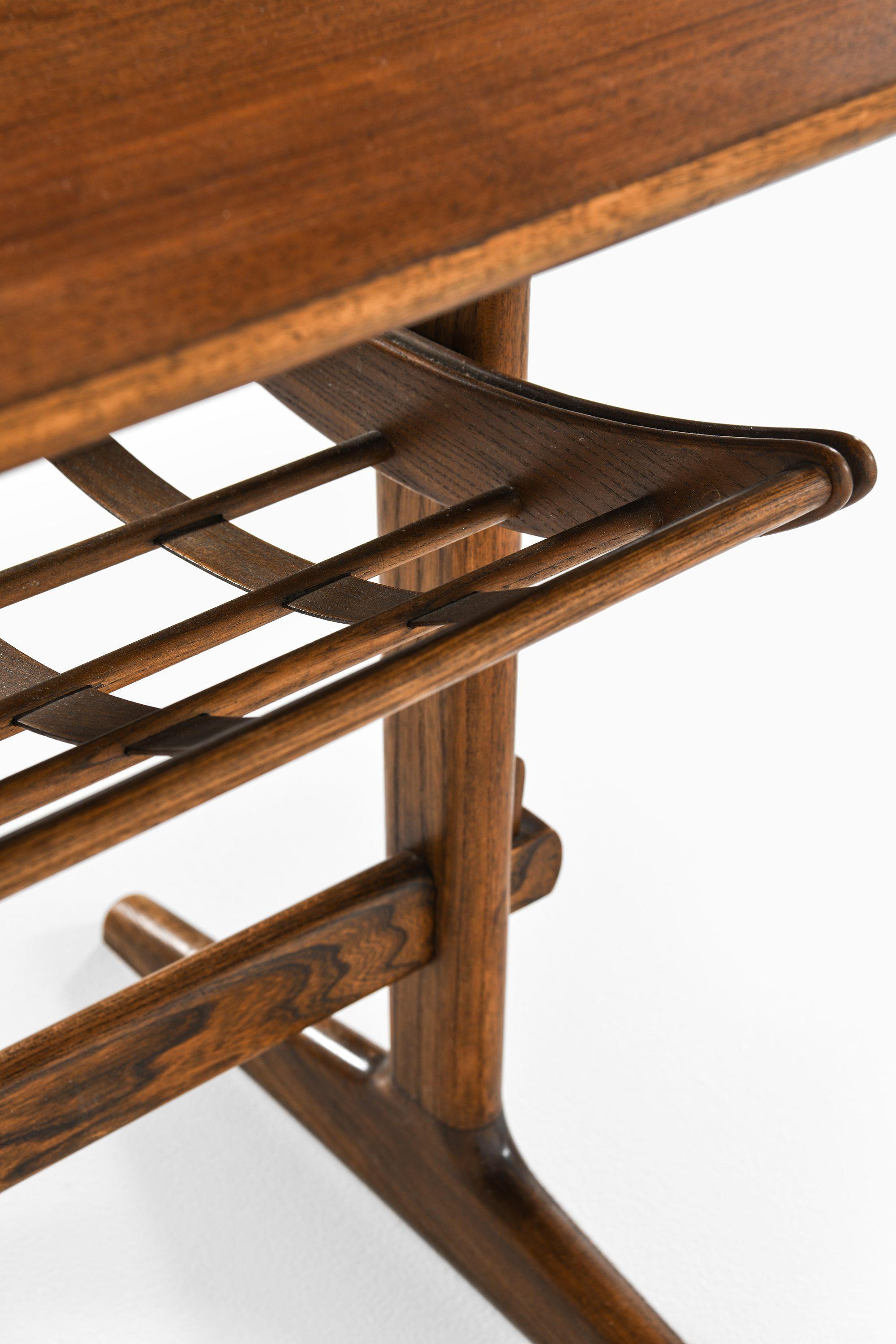 Danish Coffee Table in Stained Elm by Frits Henningsen, 1950's For Sale