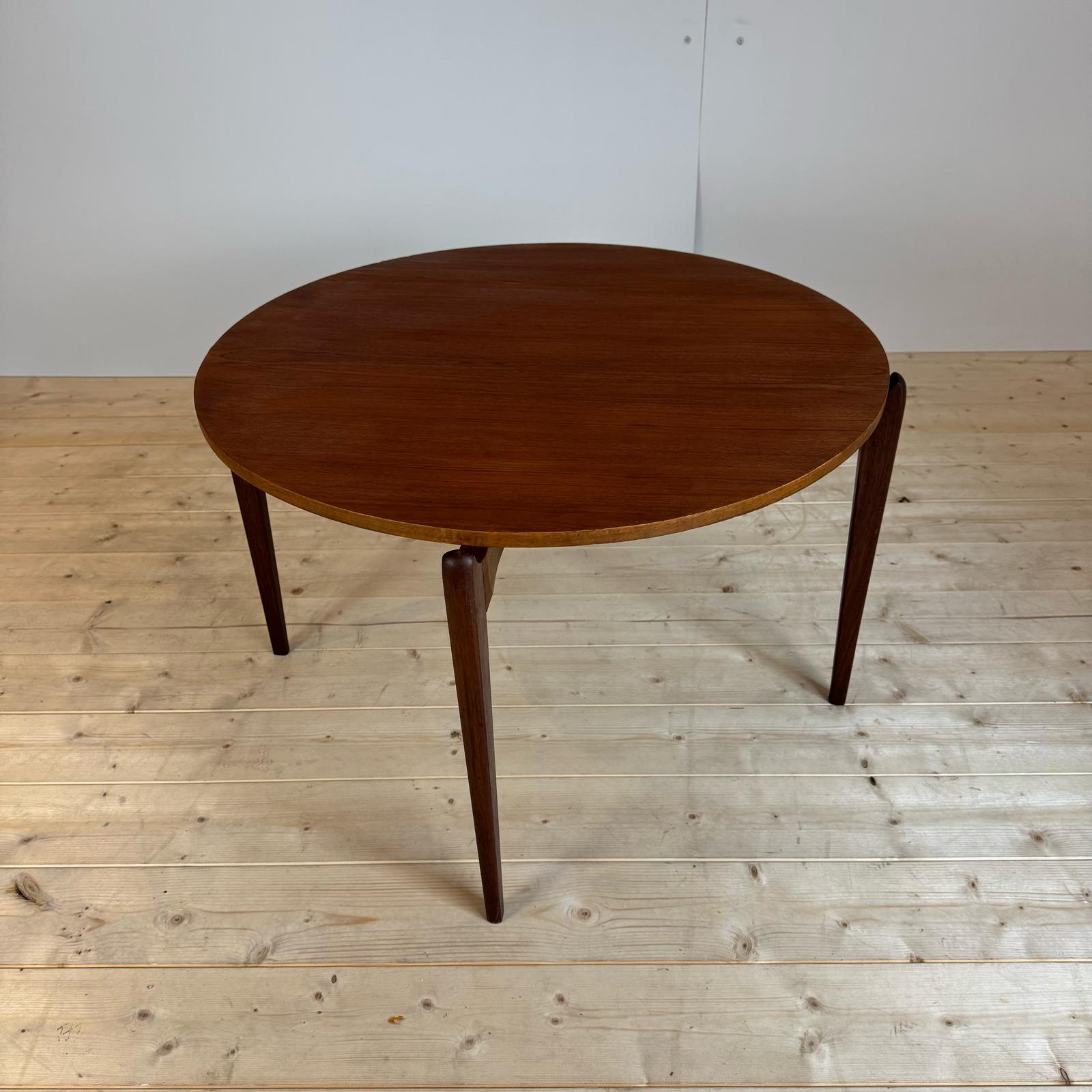 Mid-Century Modern Coffee table in teak, Denmark 1960s For Sale