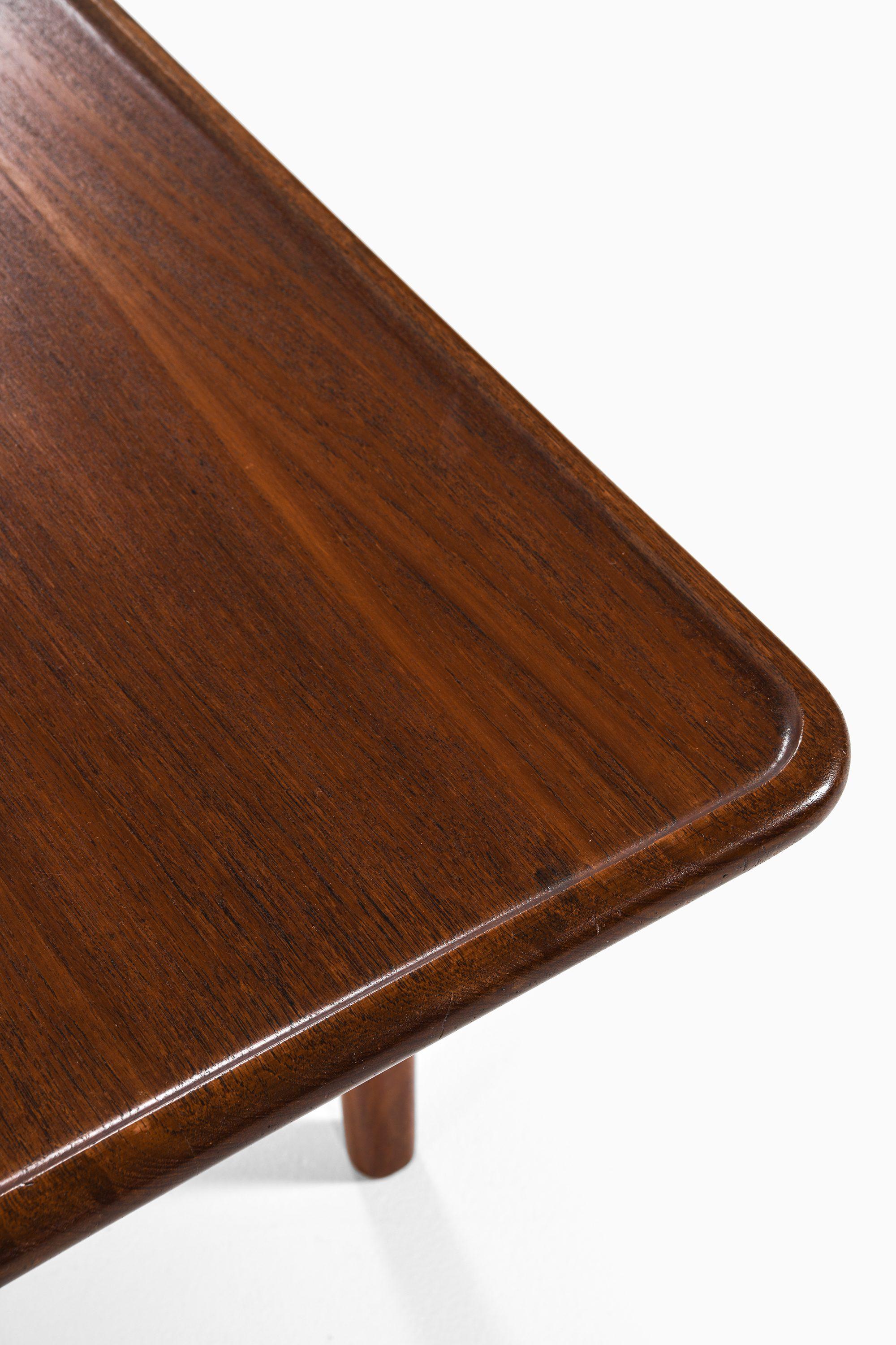 Coffee Table in Teak, Oak and Woven Cane by Hans Wegner, 1950's In Good Condition For Sale In Limhamn, Skåne län