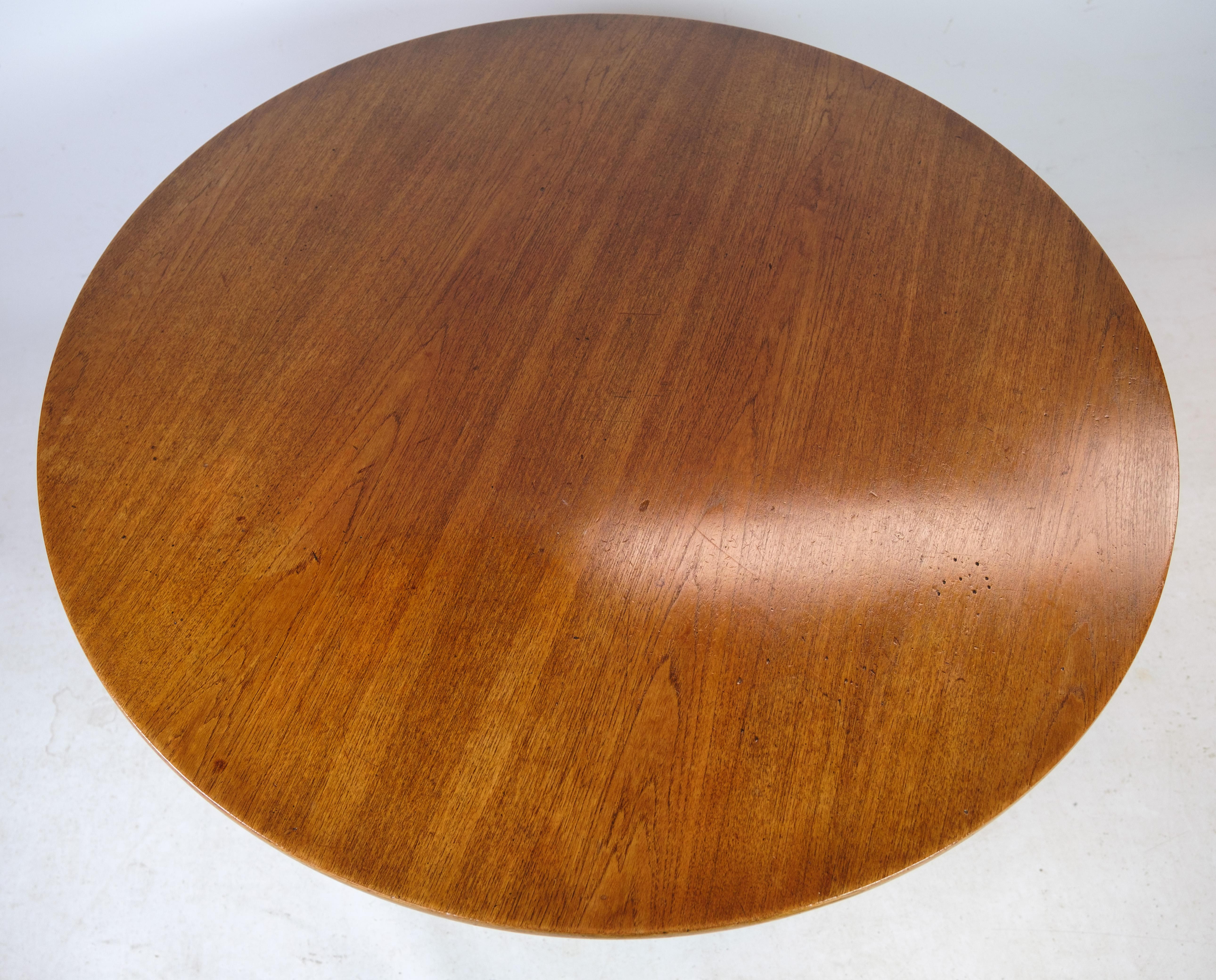 The coffee table in teak and solid oak frame was designed by Hans J. Wegner for Andreas Tuck in the 1950s. This is an early model in its original condition, which adds to its authenticity and value.

The table is a beautiful example of mid-century