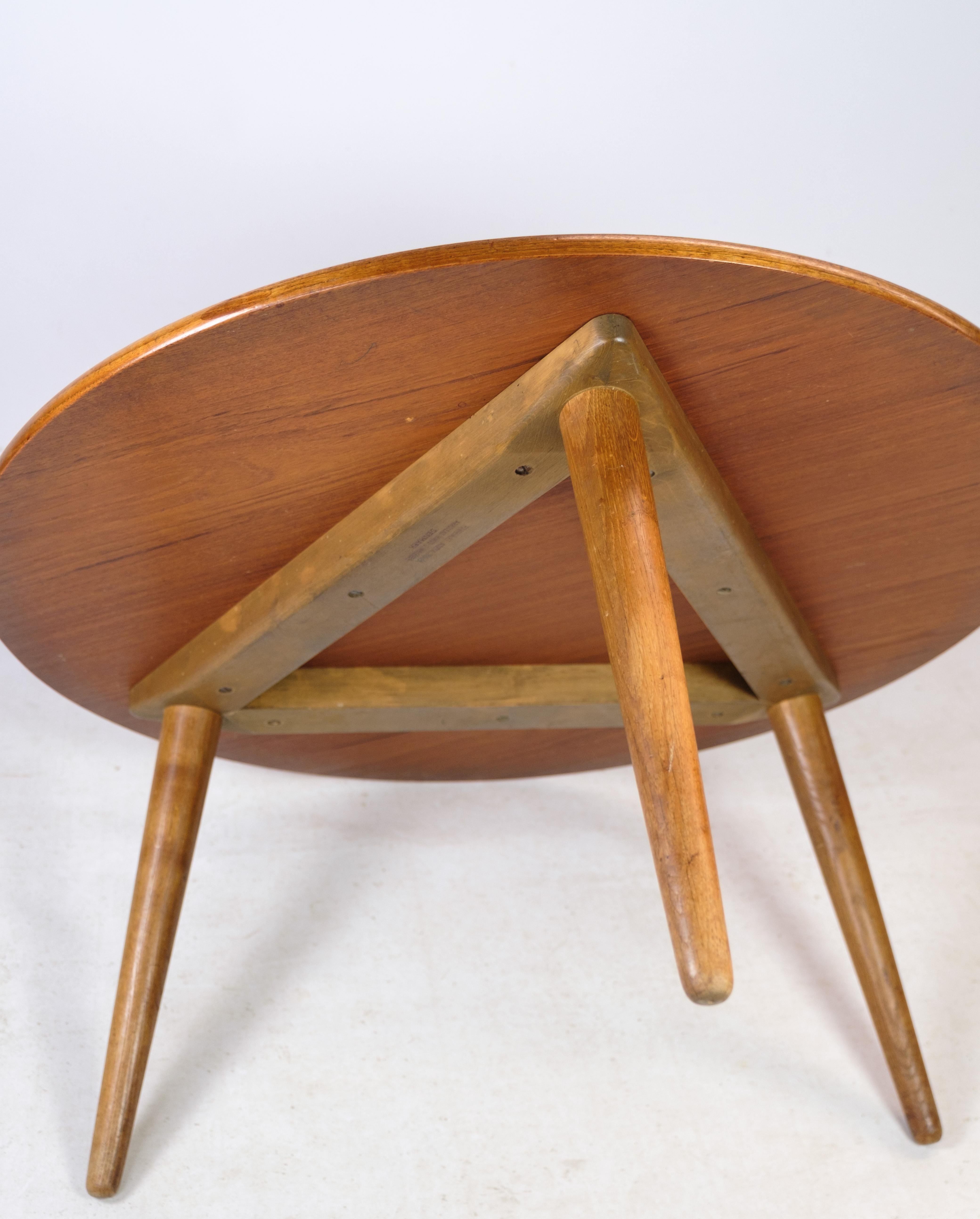 Coffee Table in Teak & Oak by Hans J. Wegner From The 1960 In Good Condition For Sale In Lejre, DK