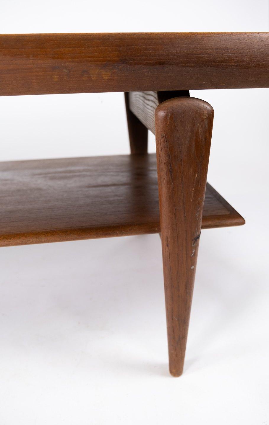 Couchtisch aus Teakholz, dänisches Design aus den 1960er Jahren im Angebot 1