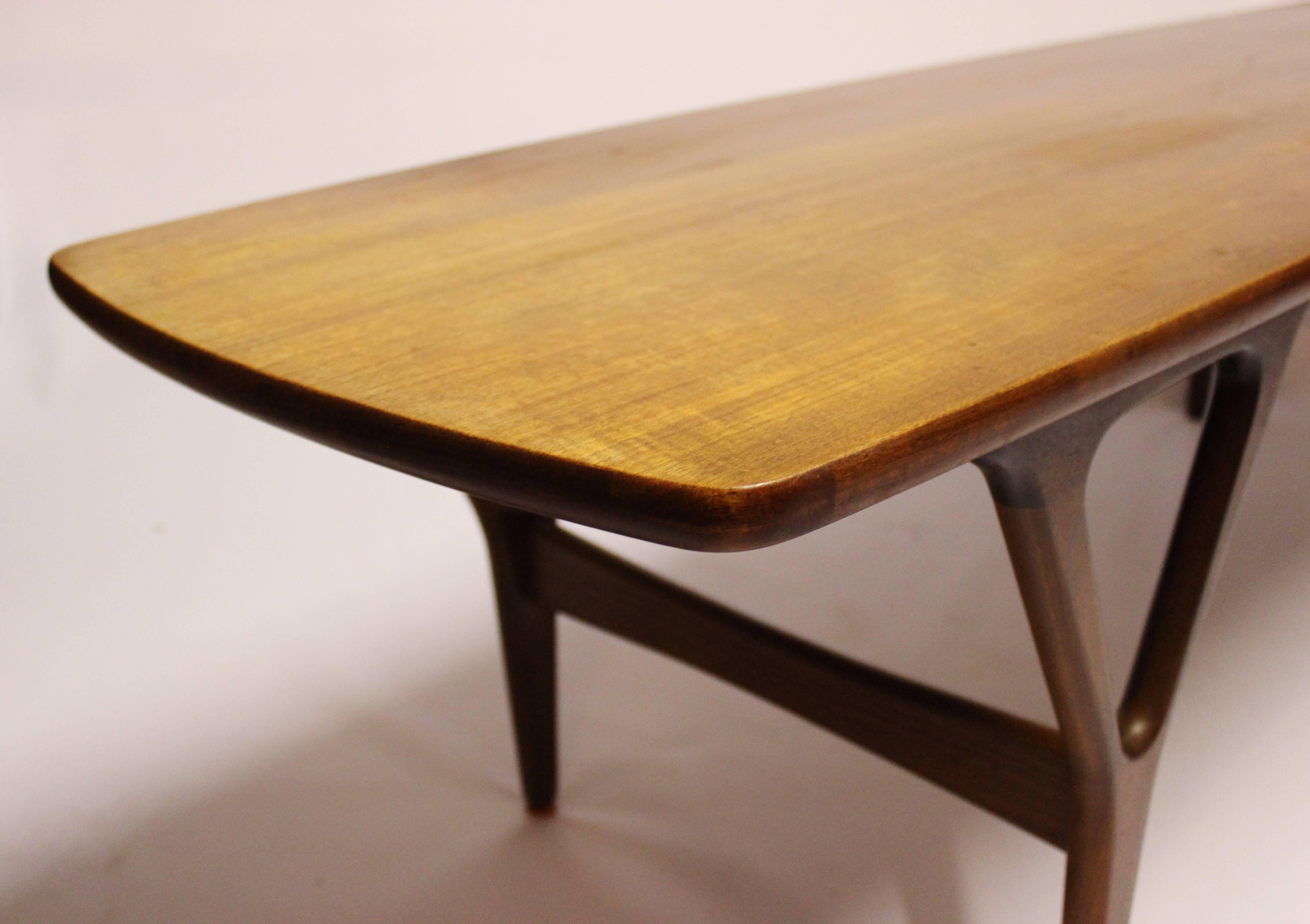 Table basse en teck de design danois des années 1960 en vente 1