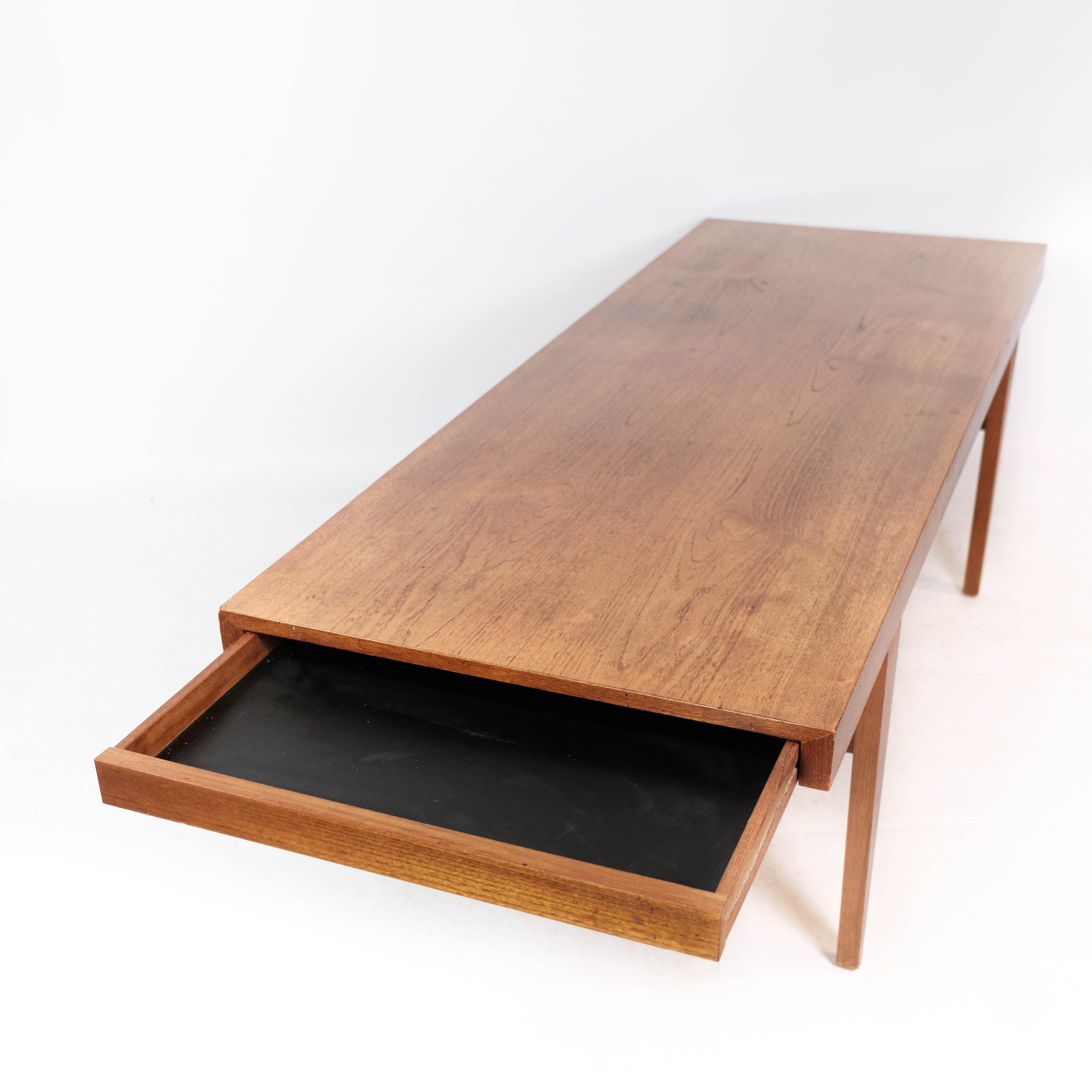 Couchtisch aus Teakholz mit Schublade aus den 1960er Jahren (Mitte des 20. Jahrhunderts) im Angebot