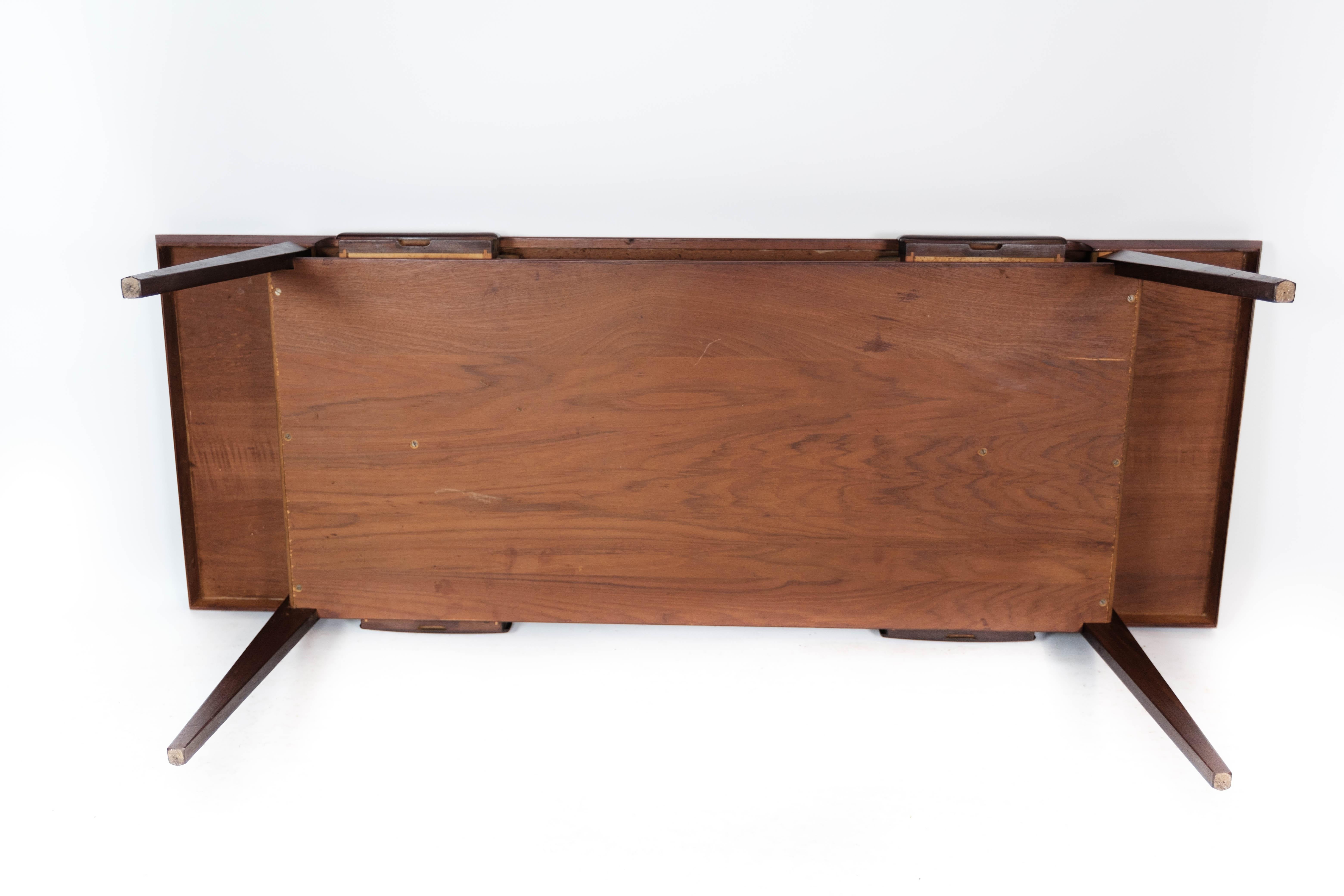 Table basse en teck avec tiroirs des années 1960 en vente 8