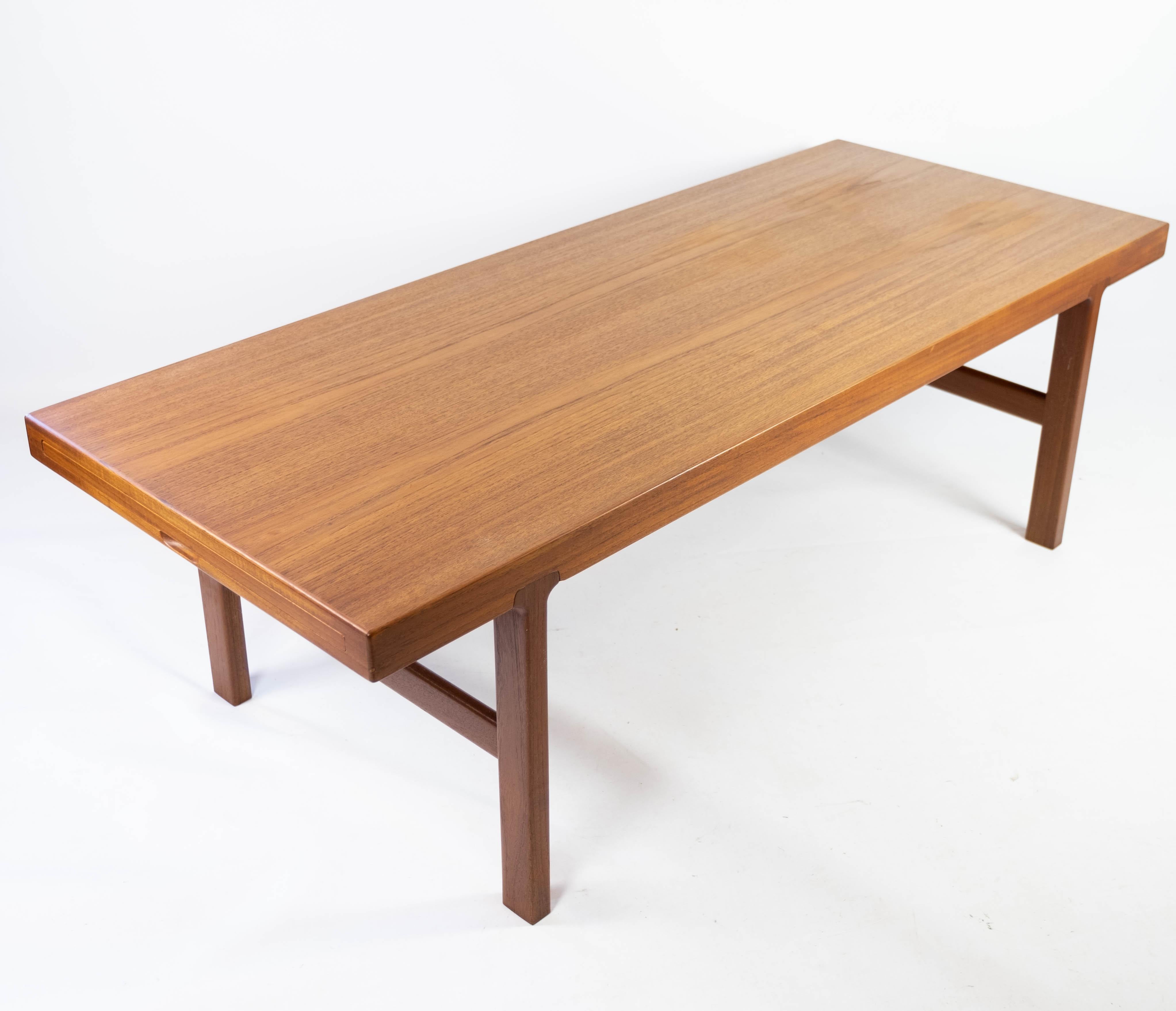 Coffee Table Made In Teak With Extension Plate, Danish Design From 1960s In Good Condition For Sale In Lejre, DK