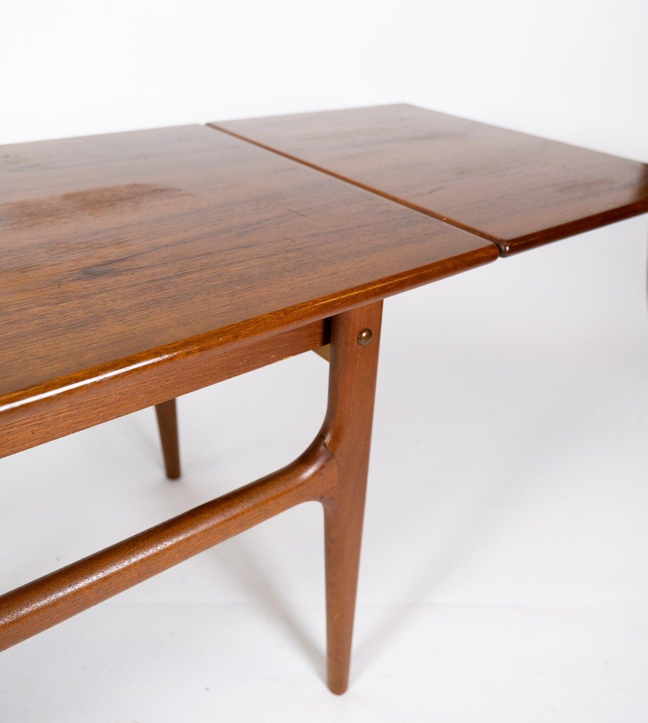 Coffee Table in Teak with Extensions of Danish Design from the 1960s In Good Condition In Lejre, DK