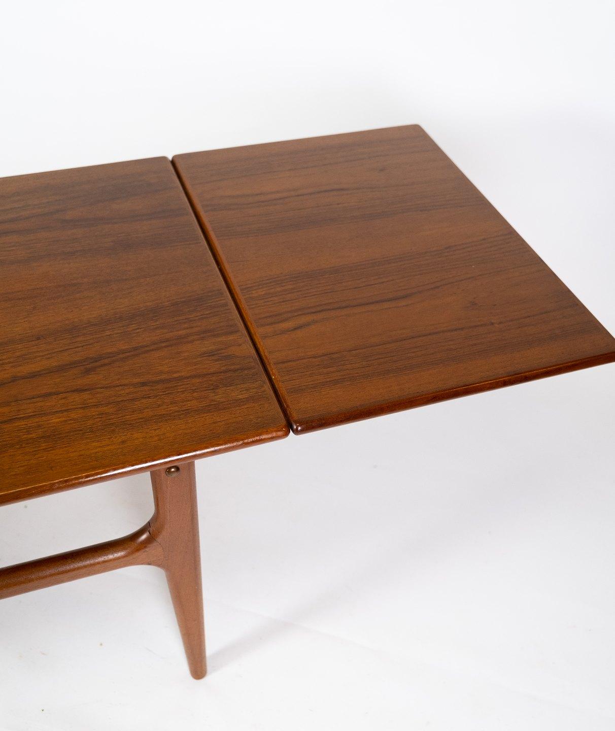 Mid-20th Century Coffee Table in Teak with Extensions of Danish Design from the 1960s