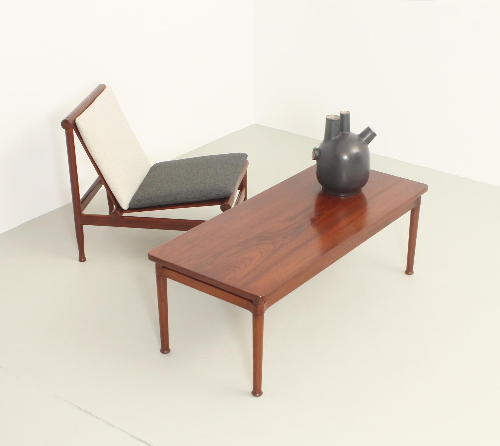 Coffee Table in Teak Wood by Kai Lyngfeldt Larsen for Søborg, 1950's For Sale 7