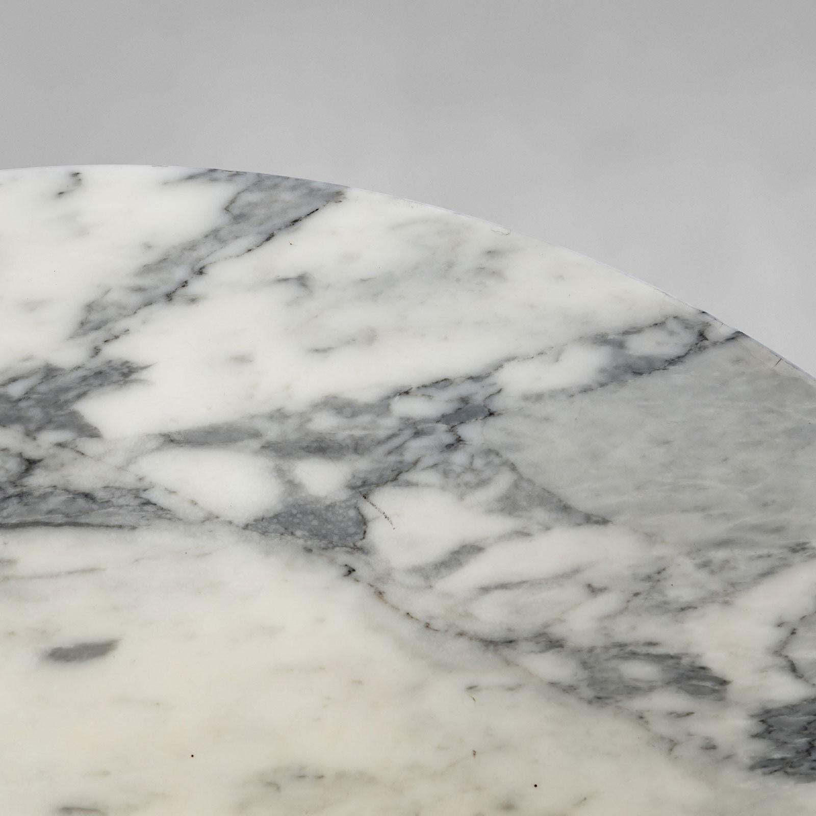 Marble Coffee Table in the Style of Eero Saarinen's Tulip Table for Knoll, 20th Century For Sale