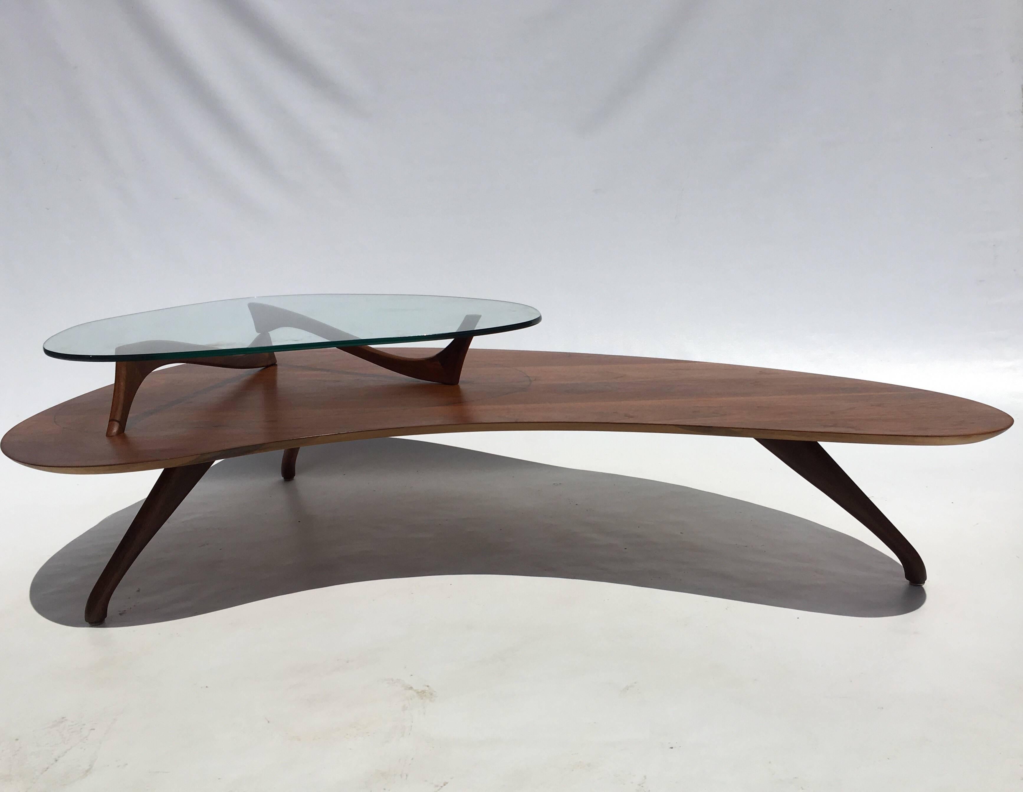 Beautiful table in the style of Vladimir Kagan, original piece from the 1950s.