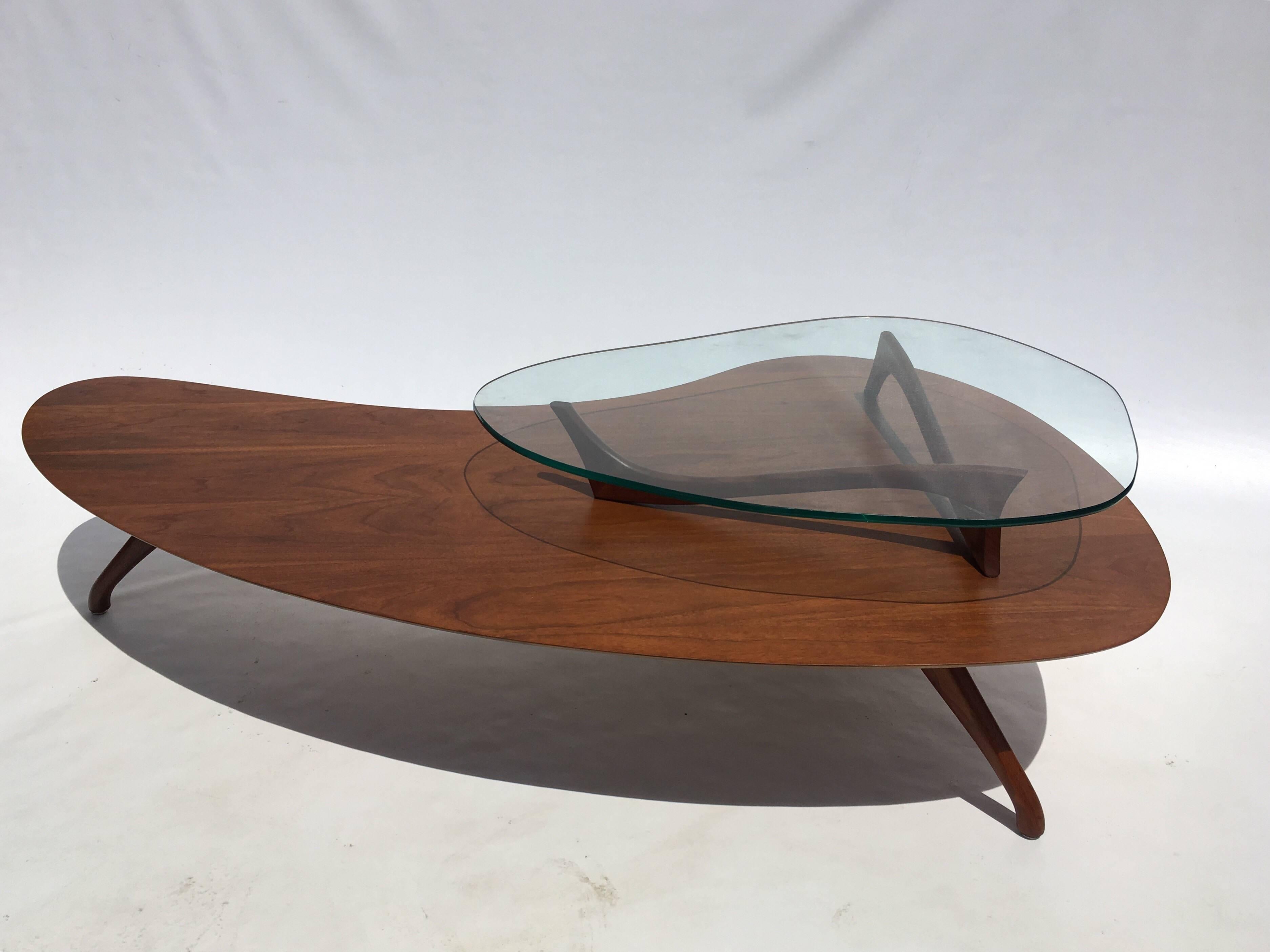 Coffee Table in the Style of Vladimir Kagan In Excellent Condition In Miami, FL
