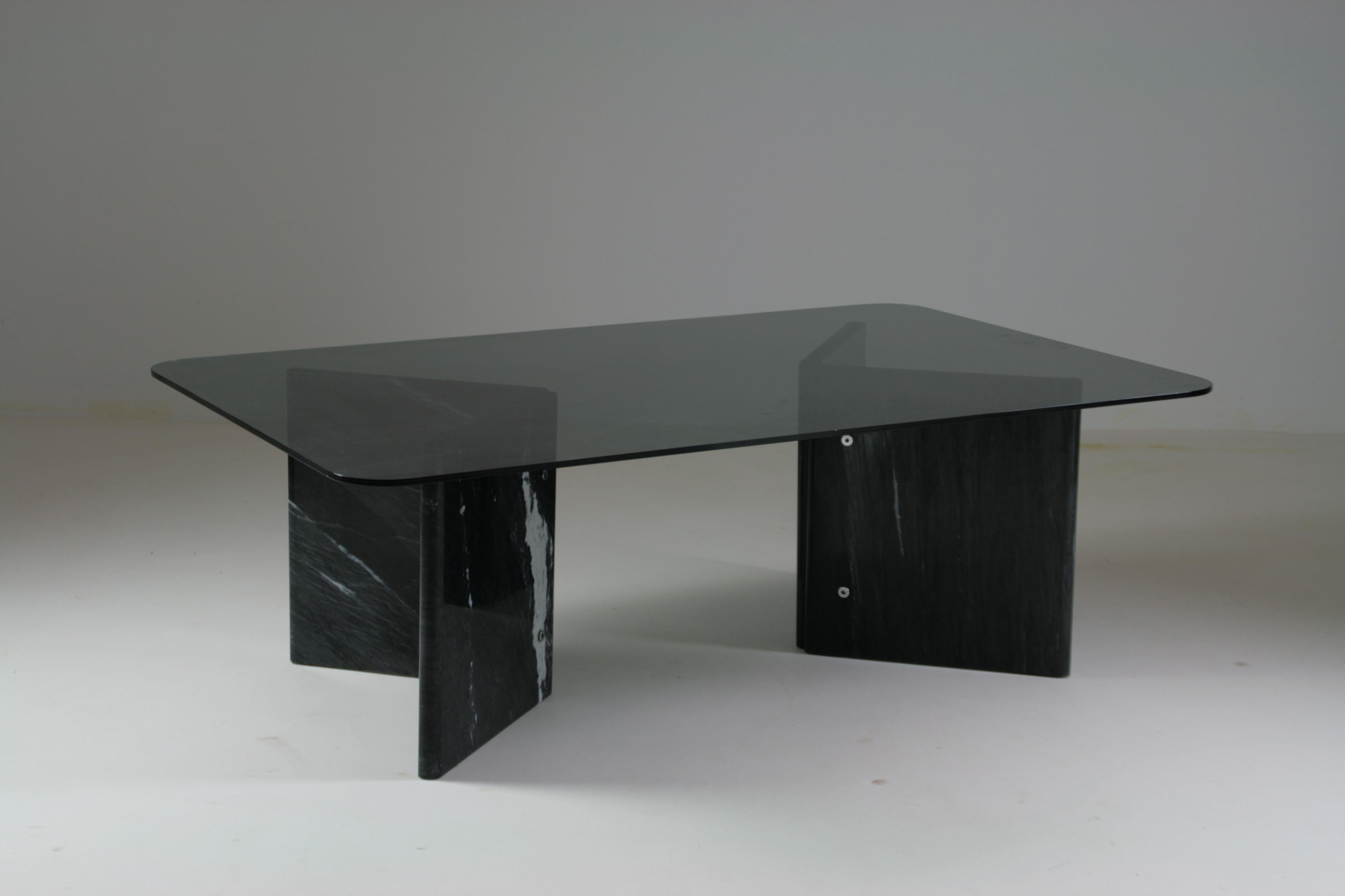 Coffee table in veined black marble and smoked glass top, Italy 1970s 5