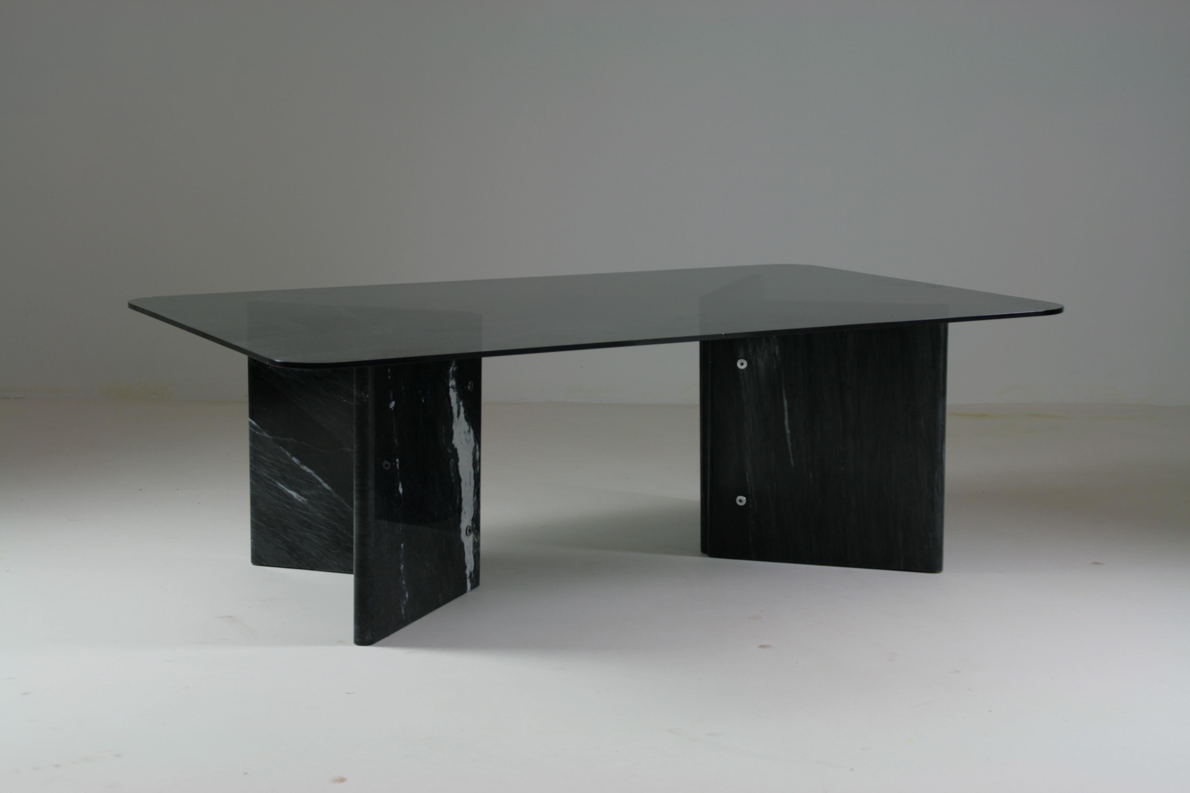 Coffee table in veined black marble and smoked glass top, Italy 1970s 6
