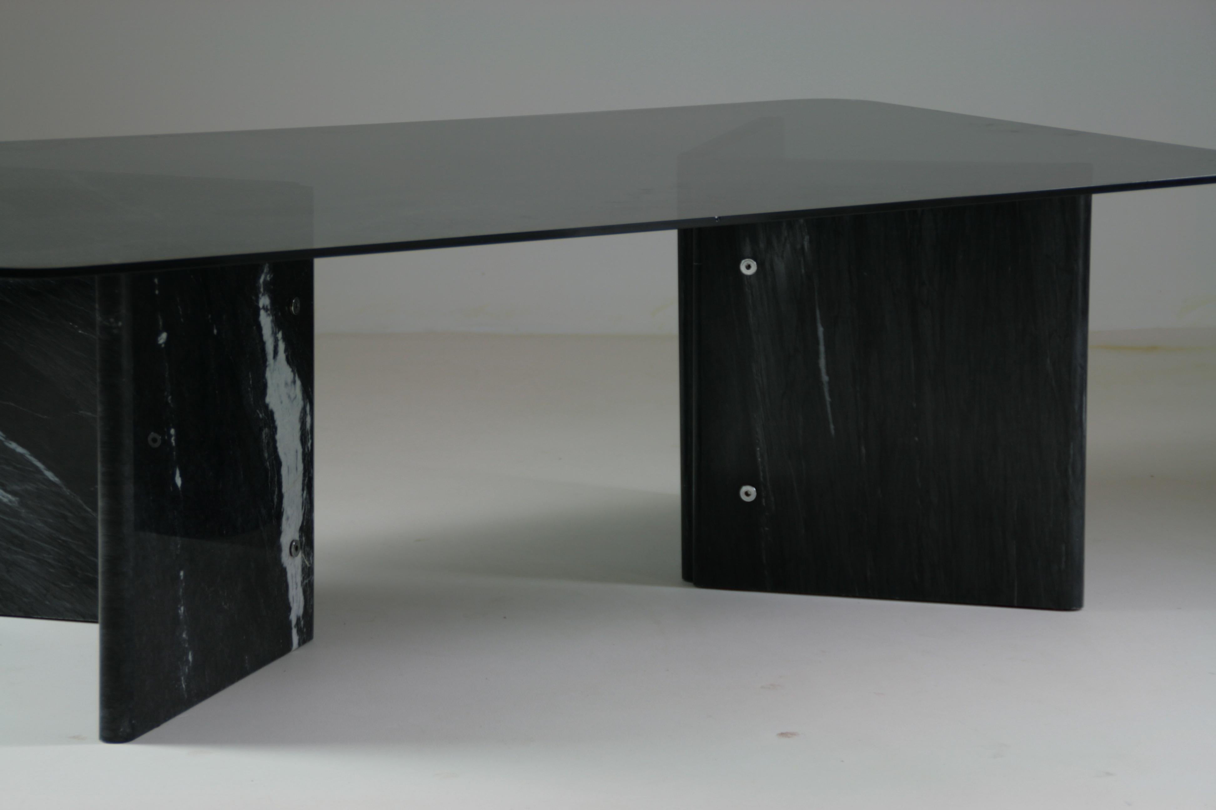 Coffee table in veined black marble and smoked glass top, Italy 1970s 7
