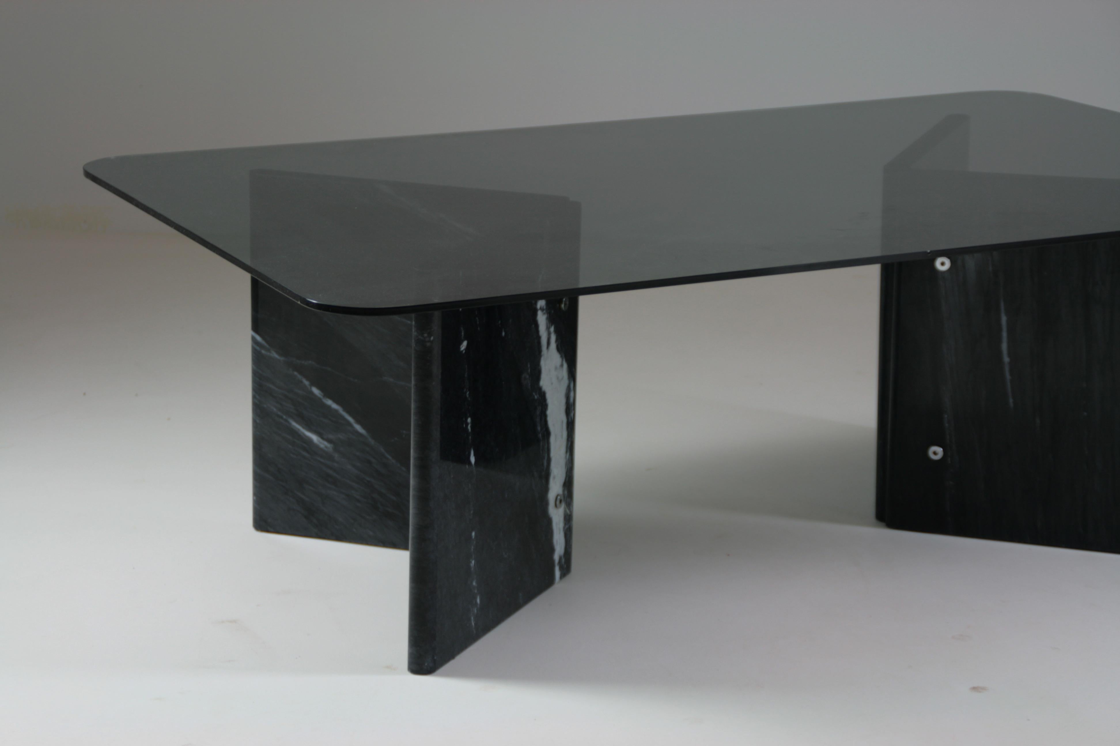 Coffee table in veined black marble and smoked glass top, Italy 1970s 8