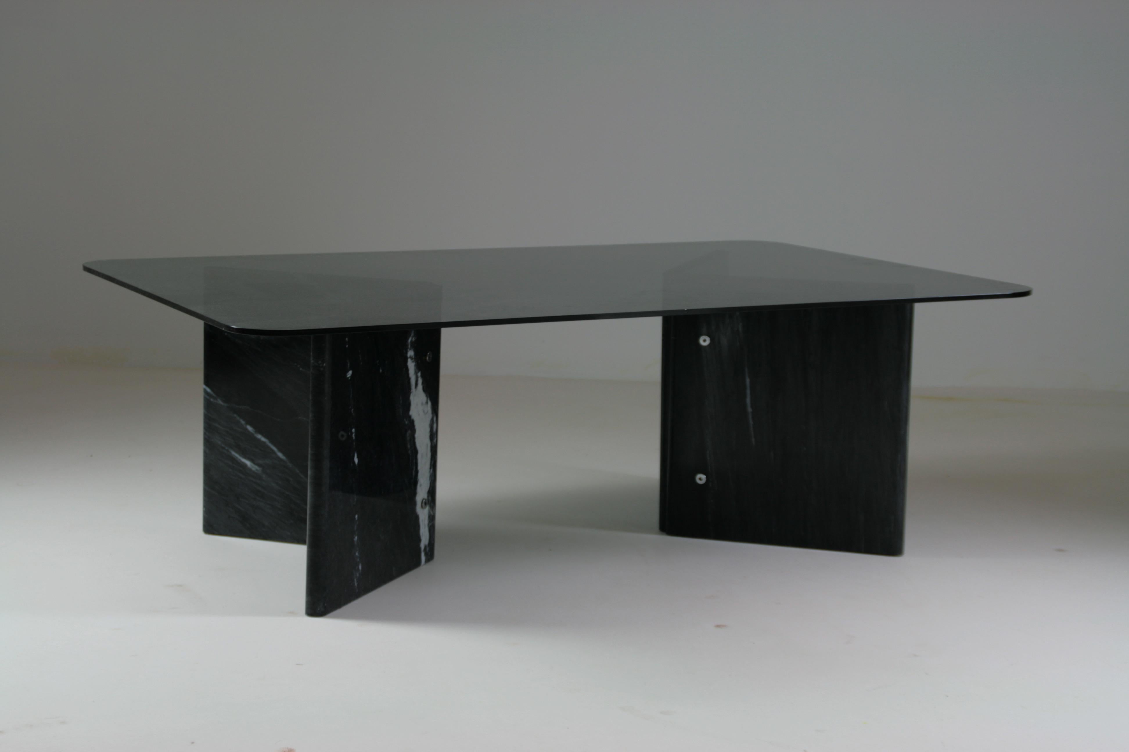 Coffee table in veined black marble and smoked glass top, Italy 1970s 9