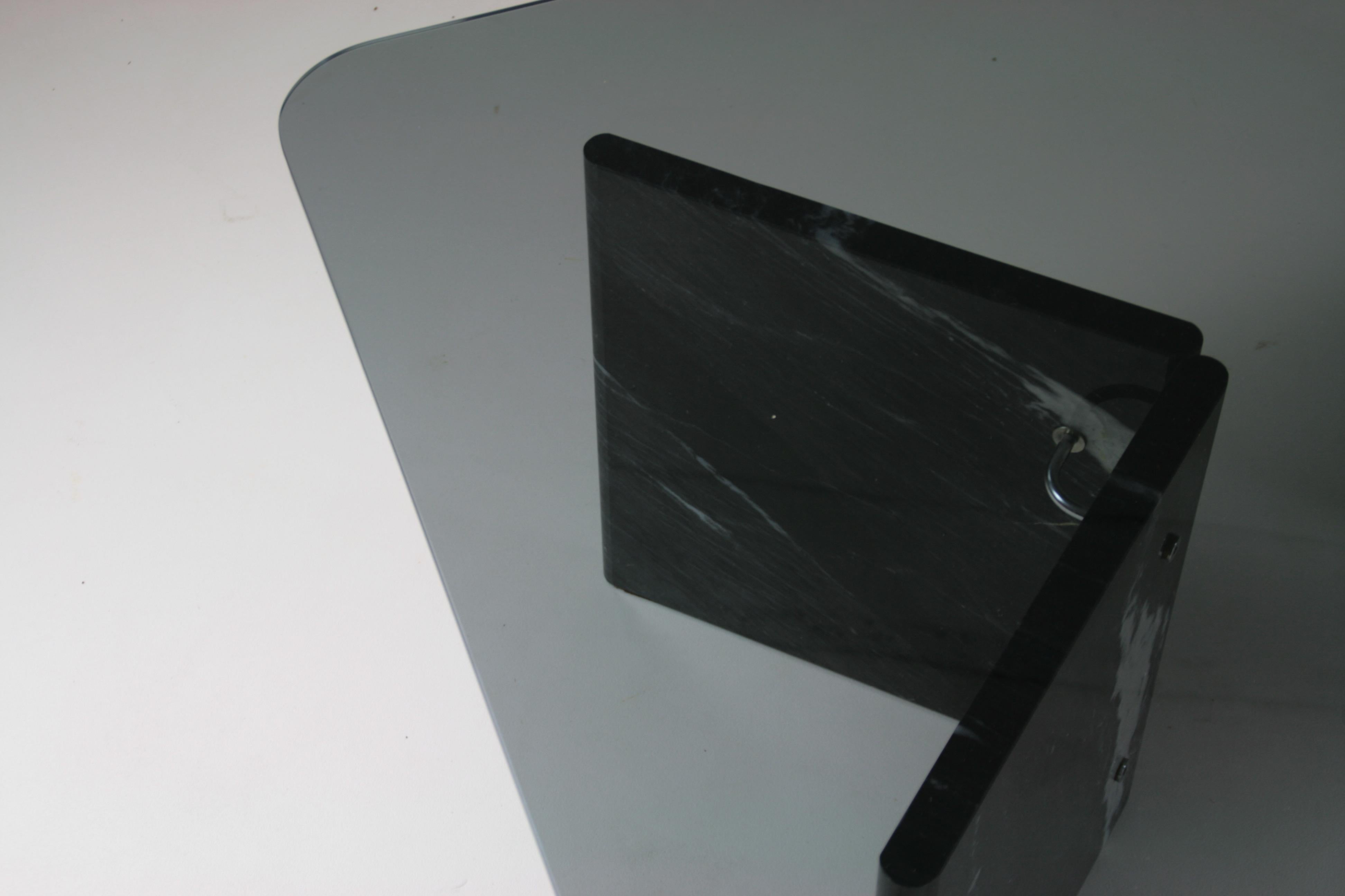 Coffee table in veined black marble and smoked glass top, Italy 1970s 10