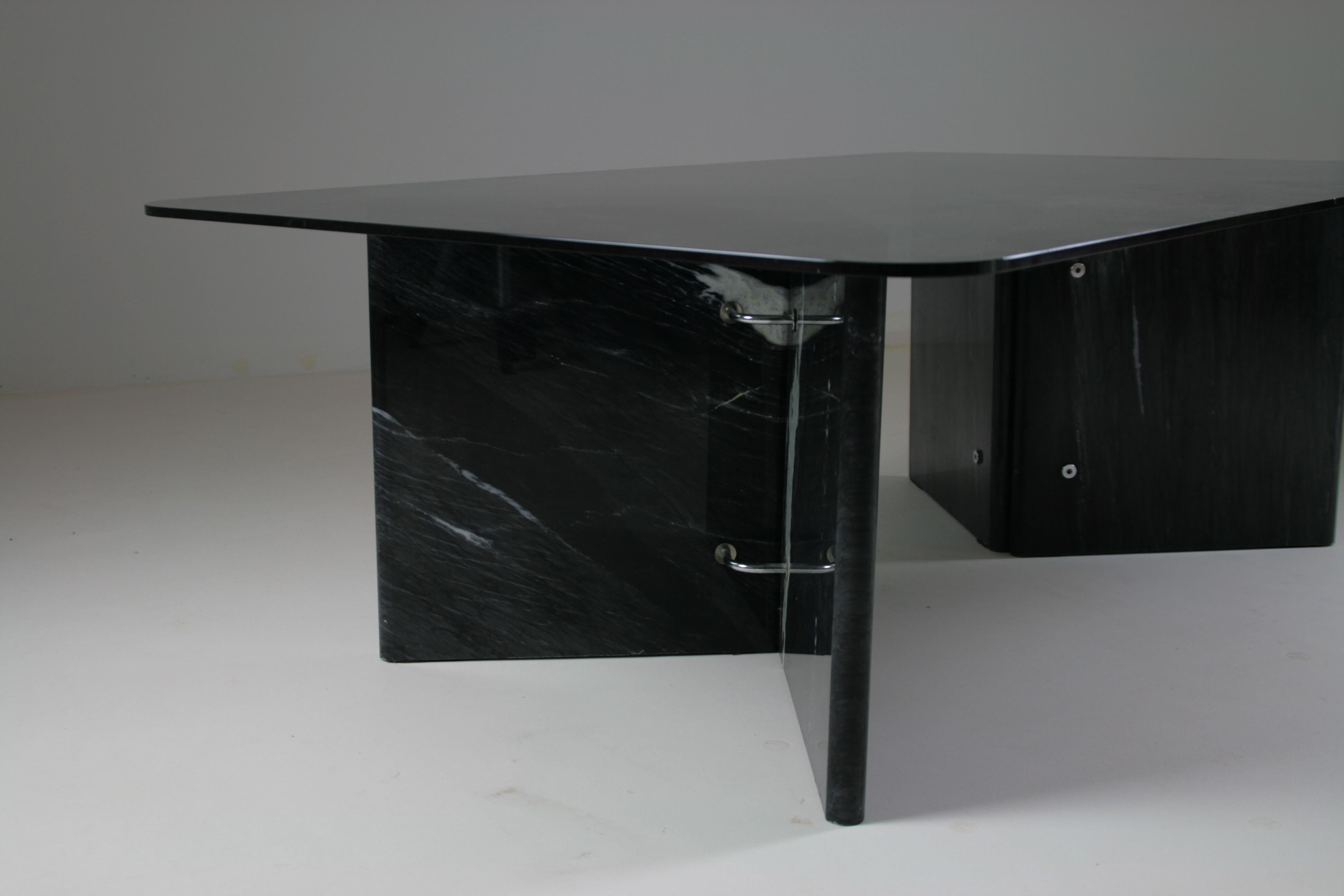 Coffee table in veined black marble and smoked glass top, Italy 1970s In Good Condition In GRENOBLE, FR