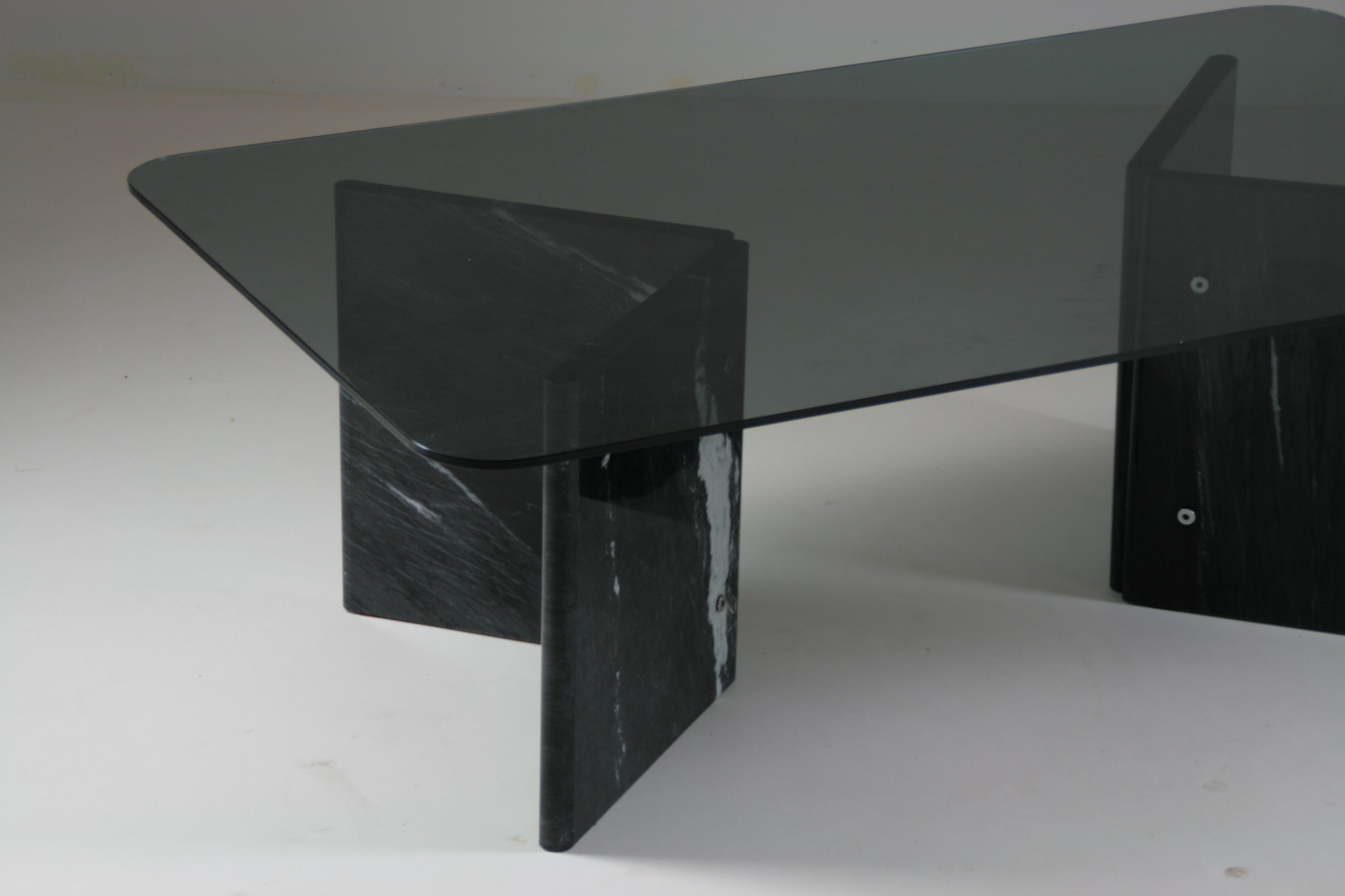 Coffee table in veined black marble and smoked glass top, Italy 1970s 2