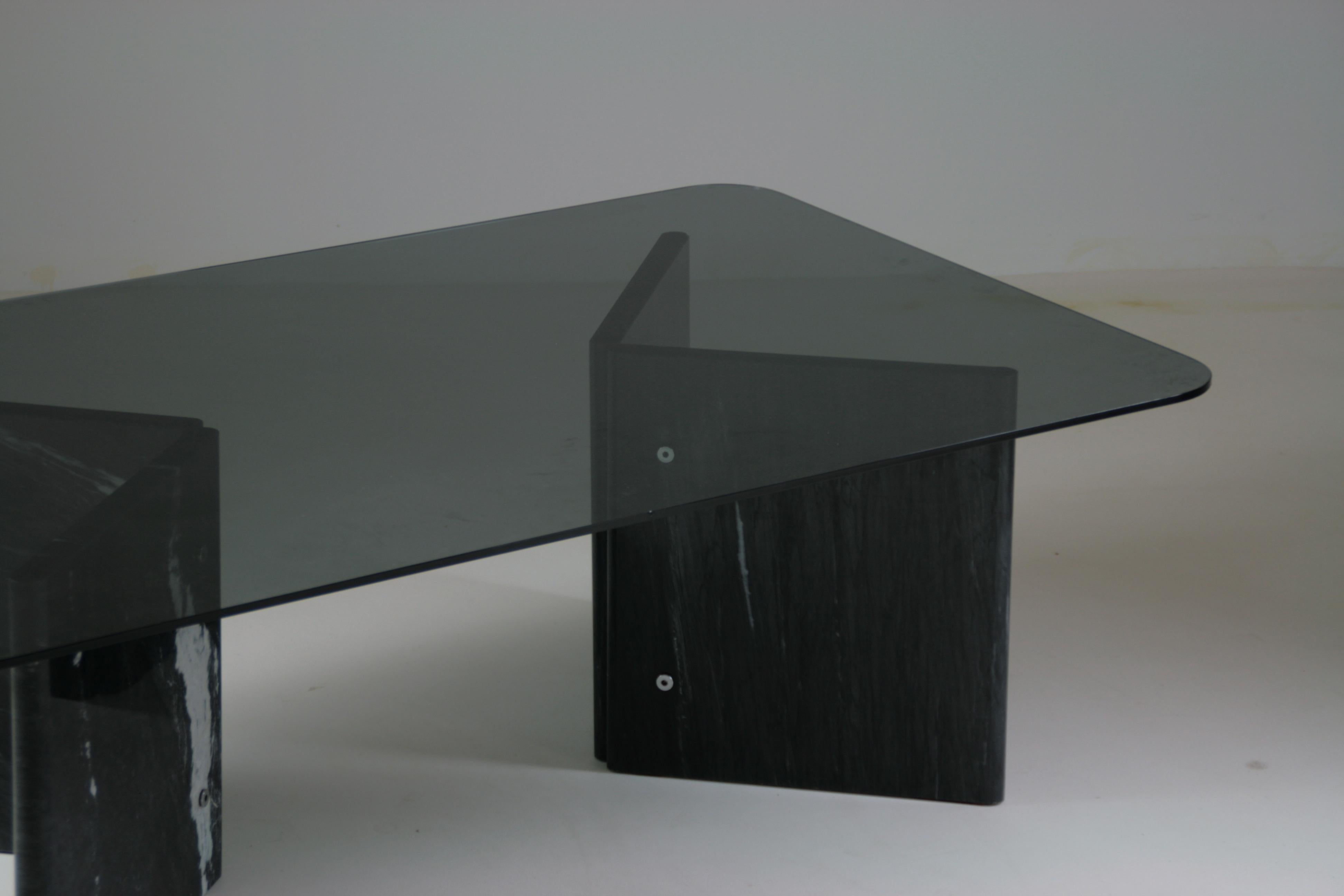 Coffee table in veined black marble and smoked glass top, Italy 1970s 3