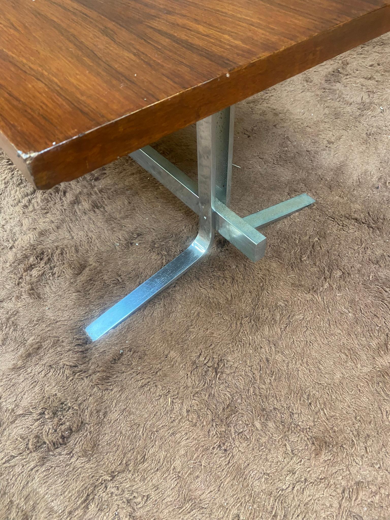 Coffee Table in Walnut Veneer and Polished Steel, circa 1970 For Sale 5