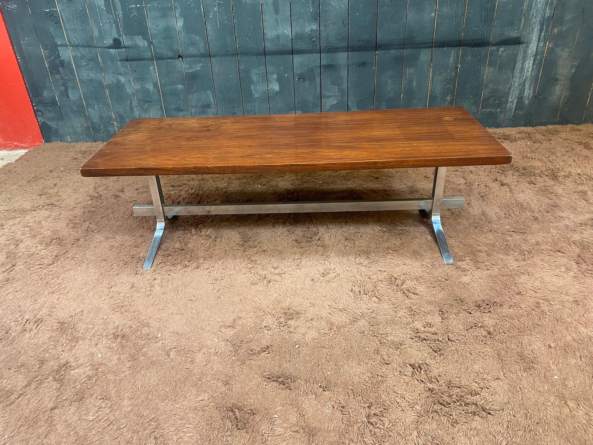 Coffee Table in Walnut Veneer and Polished Steel, circa 1970 For Sale 6