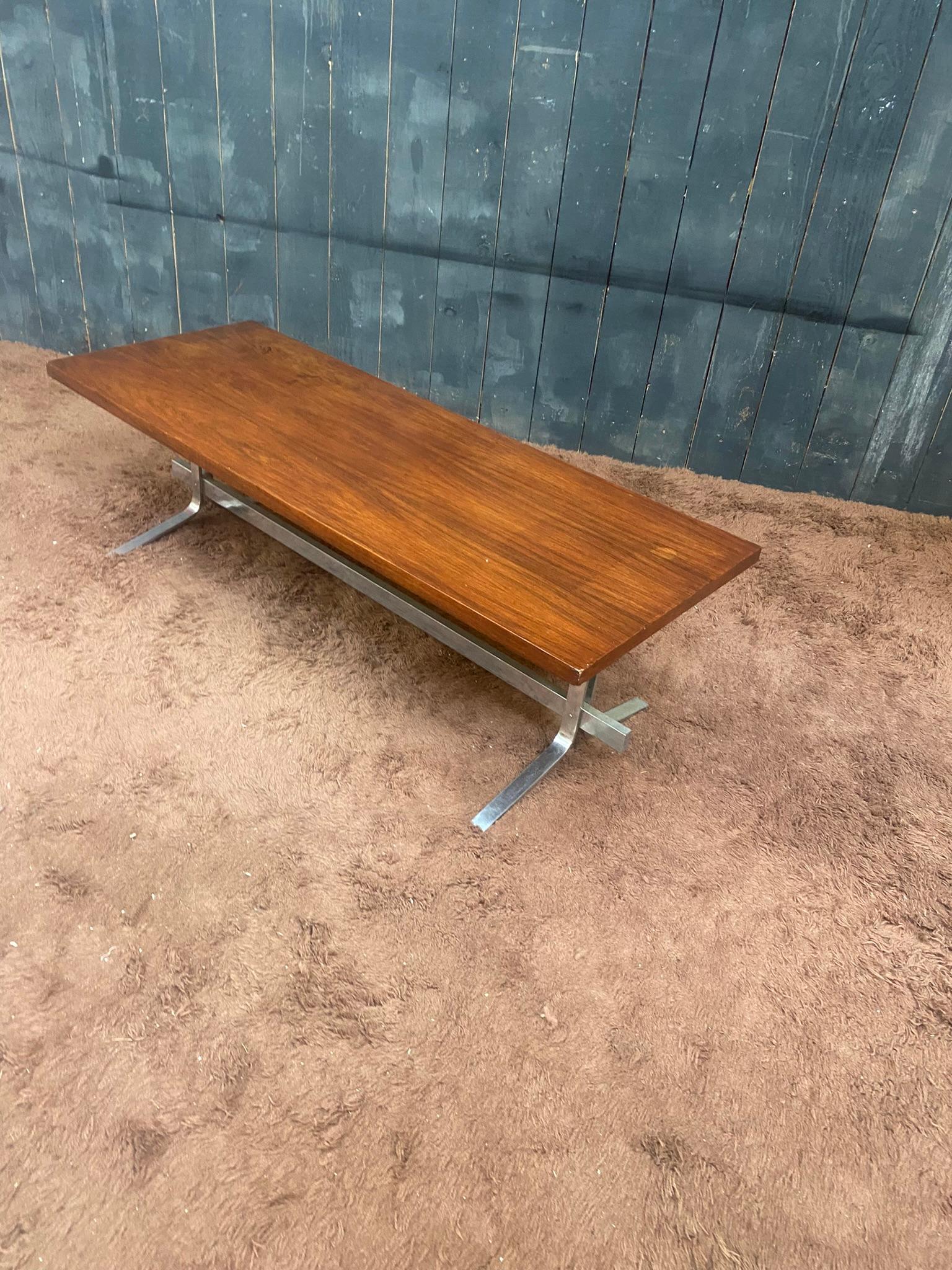 Coffee Table in Walnut Veneer and Polished Steel, circa 1970 For Sale 8