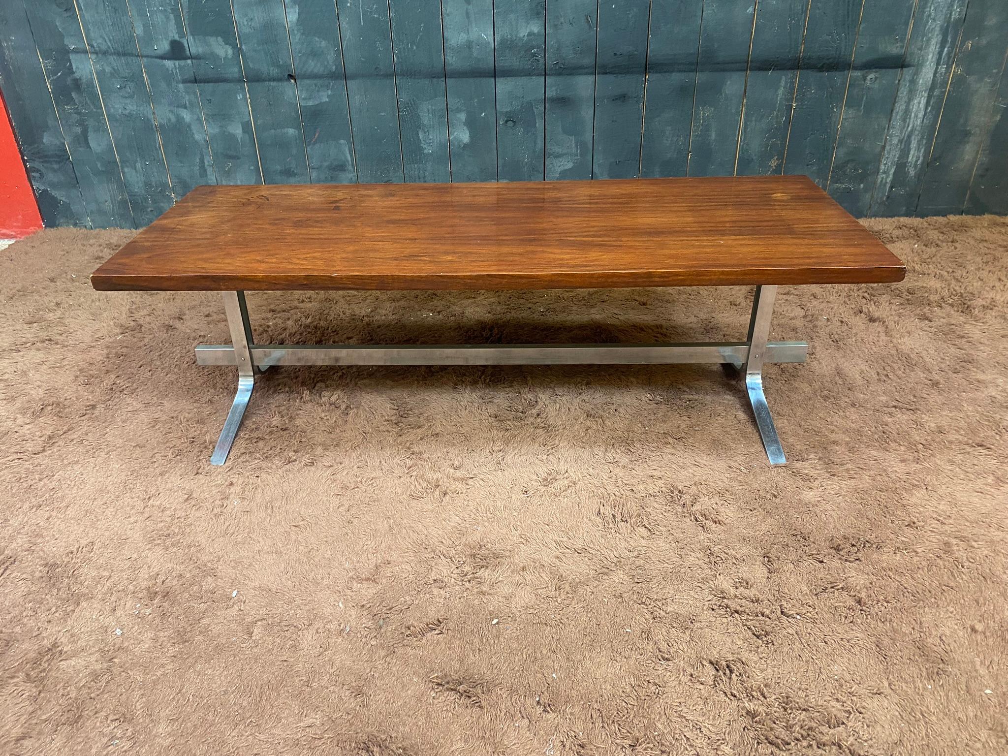 Coffee Table in Walnut Veneer and Polished Steel, circa 1970 For Sale 10