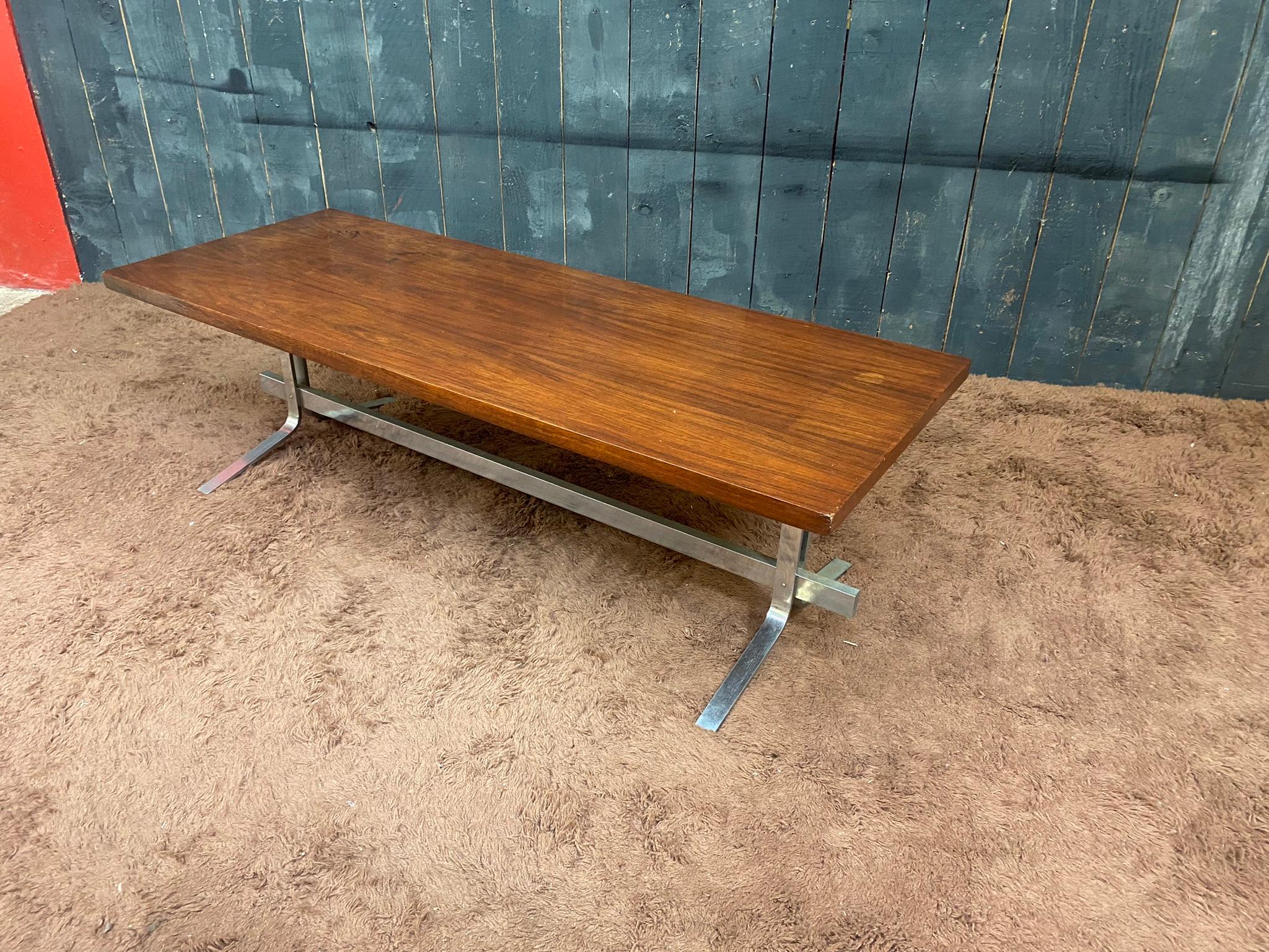 Mid-Century Modern Coffee Table in Walnut Veneer and Polished Steel, circa 1970 For Sale