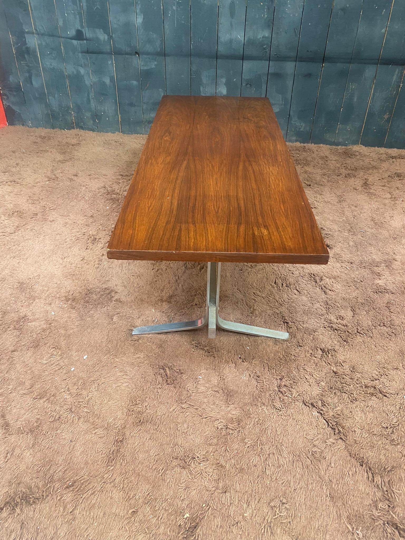 Coffee Table in Walnut Veneer and Polished Steel, circa 1970 In Good Condition For Sale In Saint-Ouen, FR