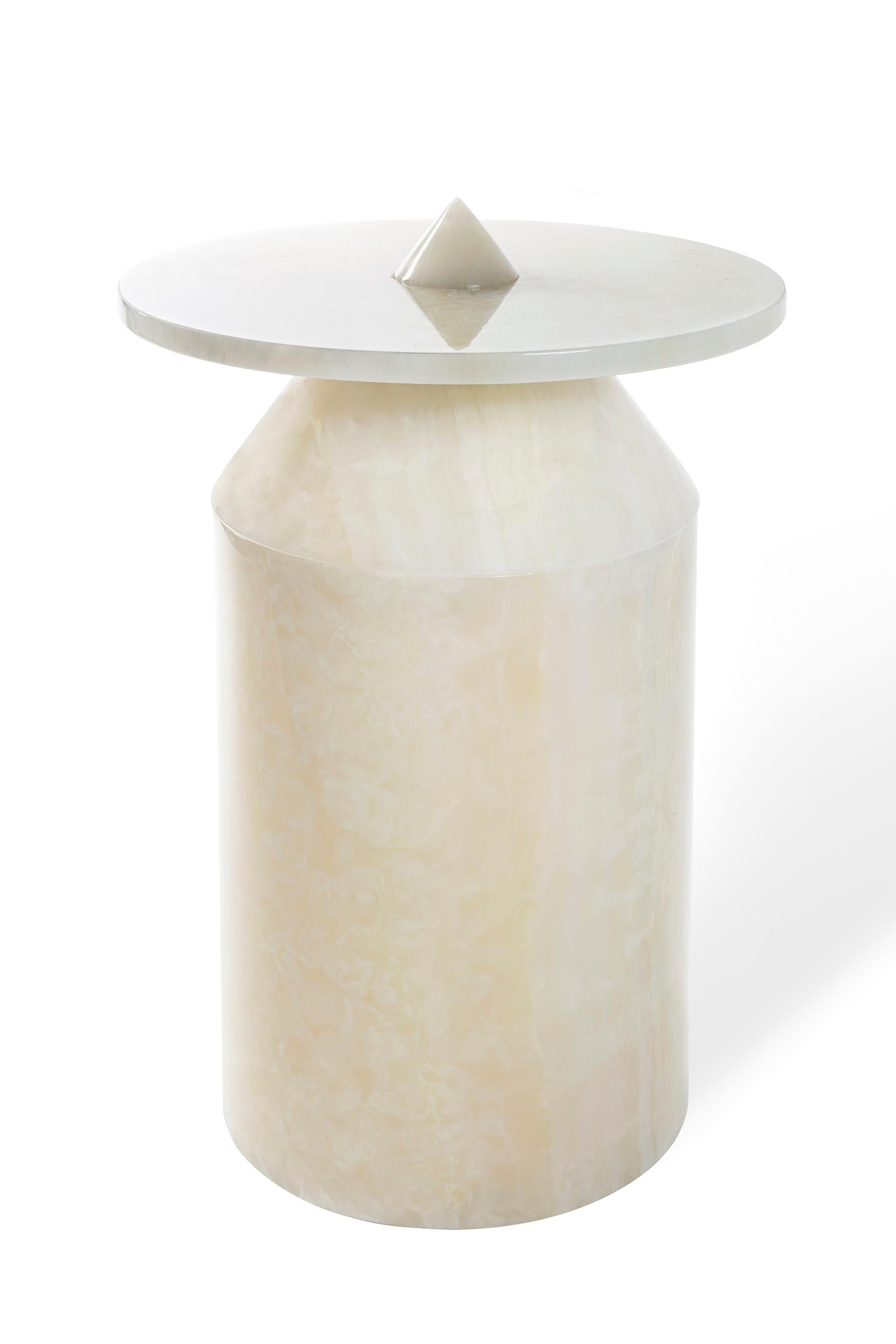New Modern Side Table in White Onyx Marble, Creator  Karen Chekerdjian Stock In New Condition For Sale In Milan, IT