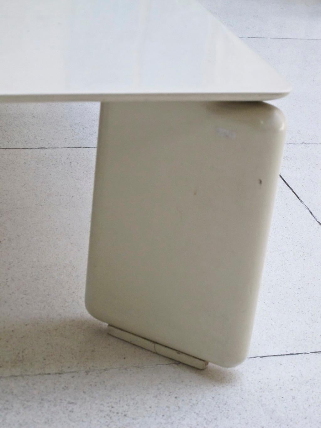Milieu du XXe siècle Table basse en bois, 1960, italienne, attribuée à Vico Magistretti en vente
