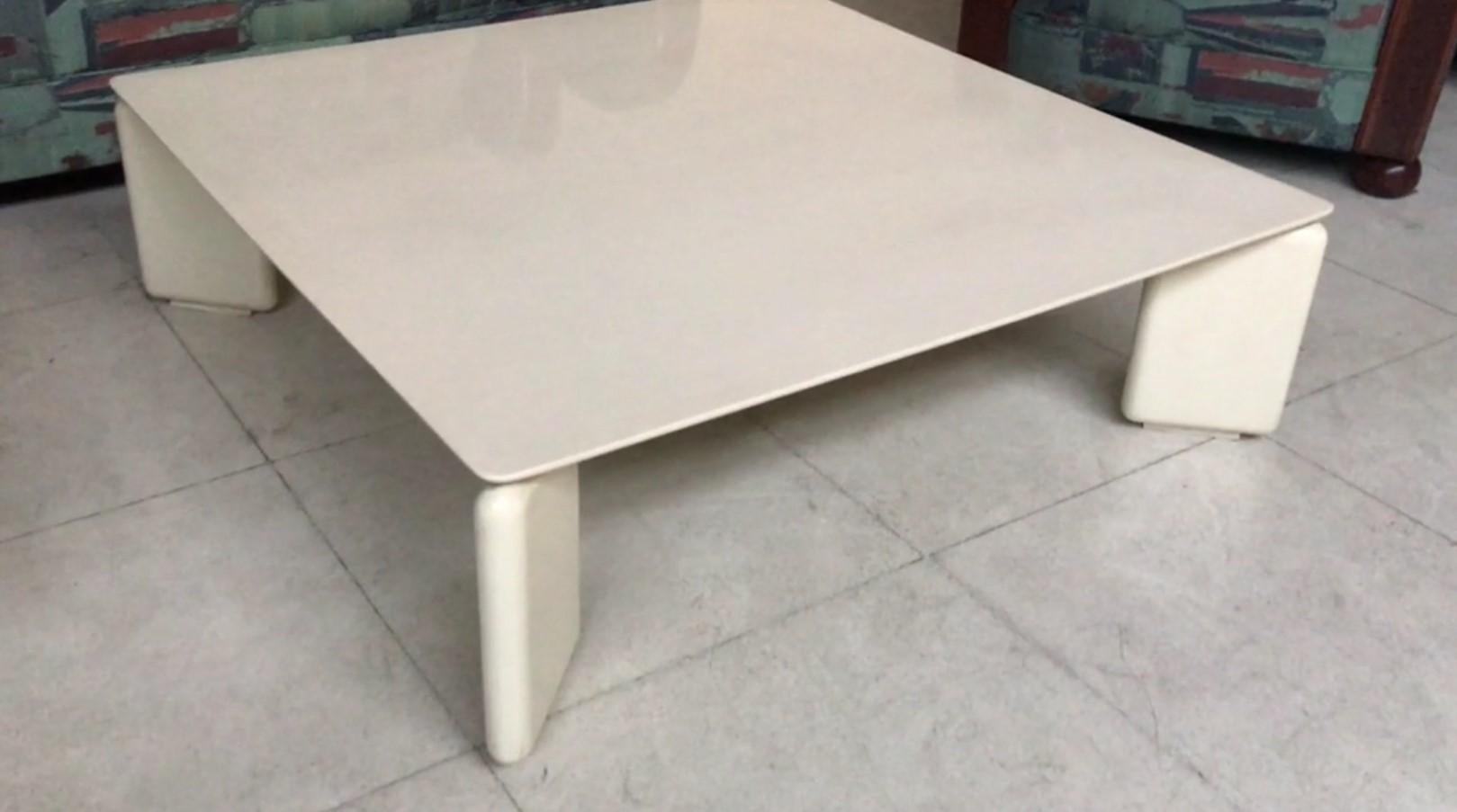 Coffee Table in Wood, 1960, Italian, Attributed to Vico Magistretti For Sale 4
