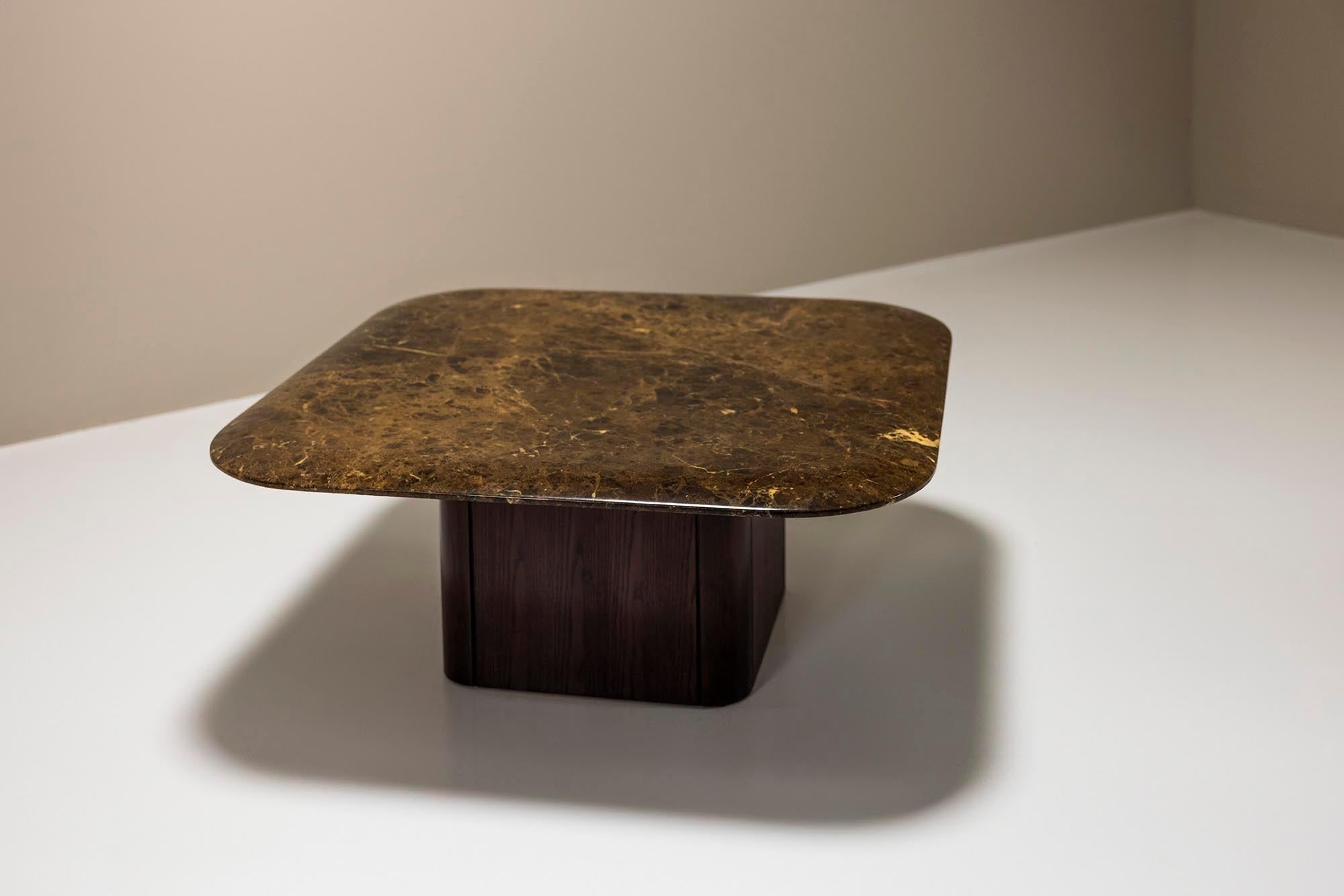italien Table basse en Wood et marbre Brown-Gold, Italie, années 1960
