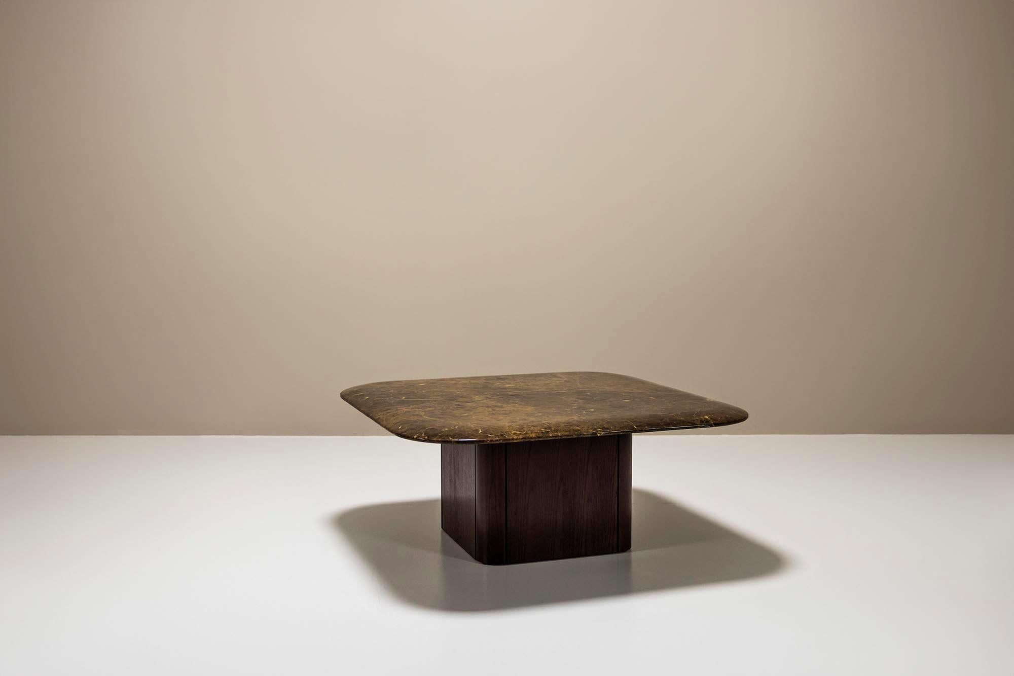 Table basse en Wood et marbre Brown-Gold, Italie, années 1960 Bon état à Hellouw, NL