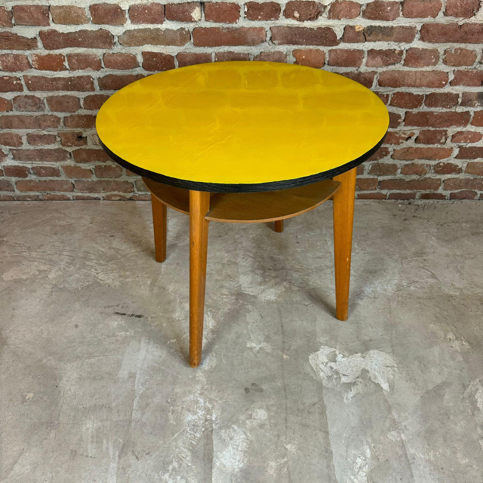 Tchèque Coffee table in wood en vente