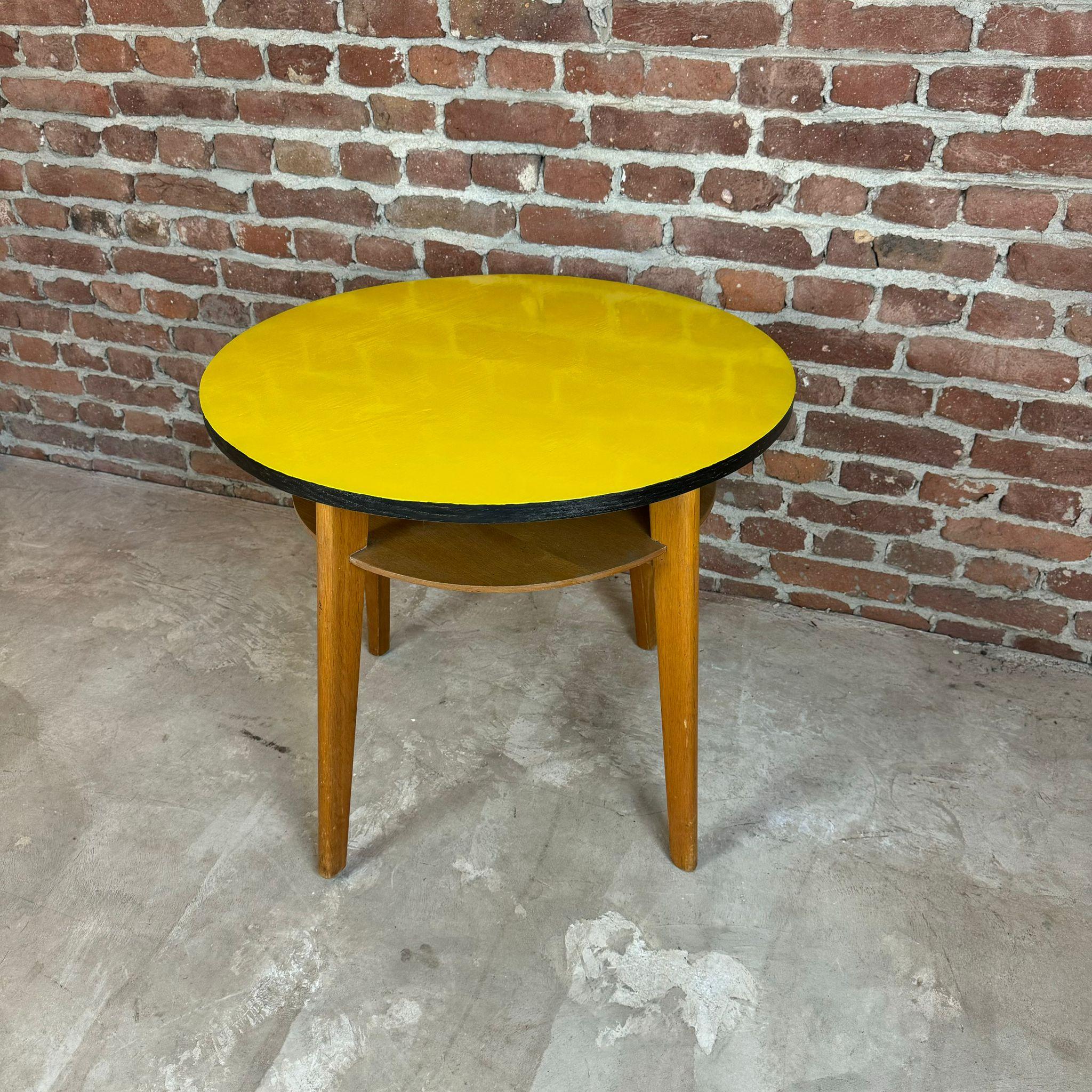 Coffee table in wood en vente 1