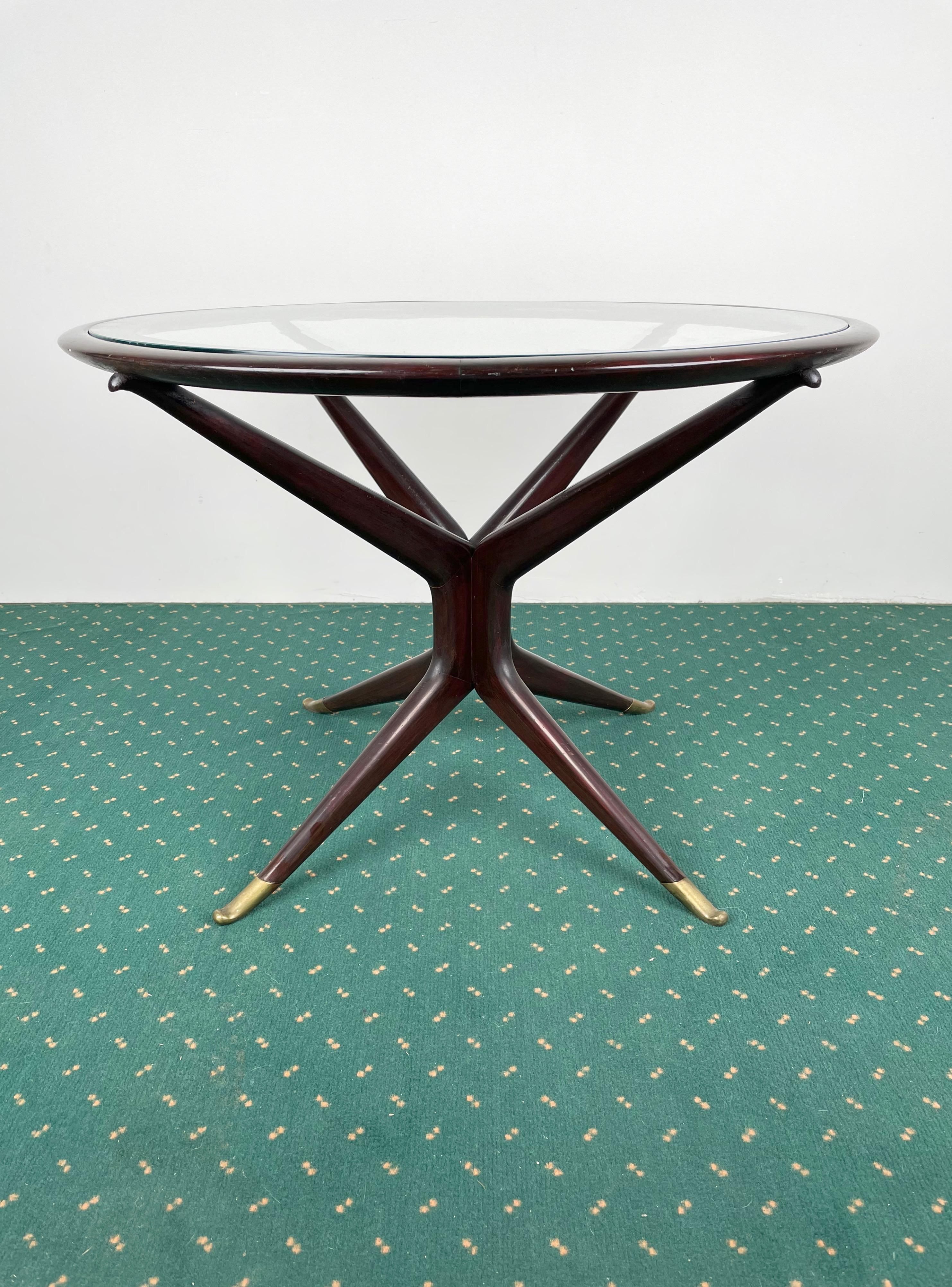 Mid-Century Modern Coffee Table in Wood Glass and Brass Attributed to Guglielmo Ulrich, Italy 1950s For Sale