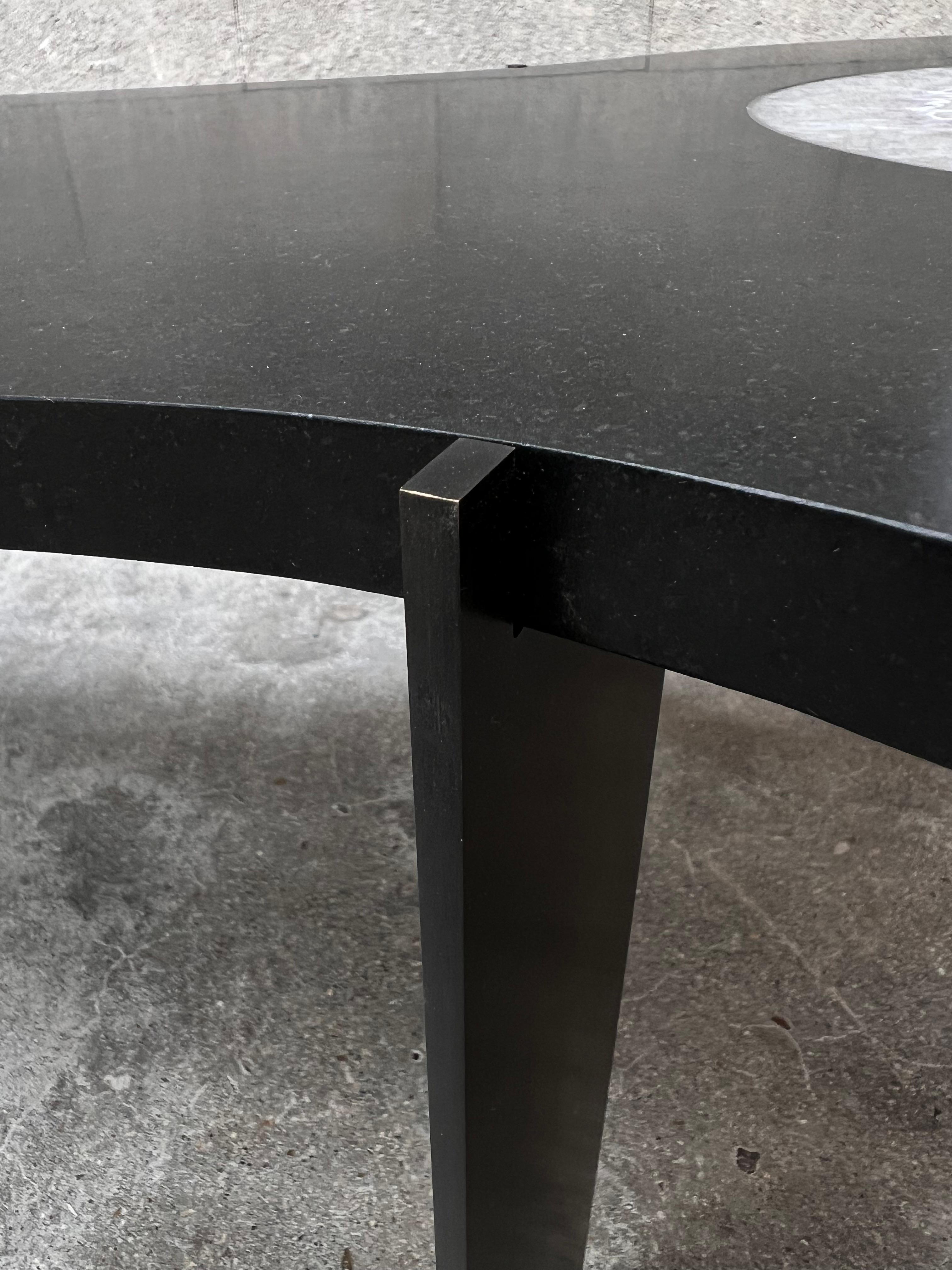 Mesa de centro de granito negro de Zimbabue y gran ágata brasileña Siglo XXI y contemporáneo en venta