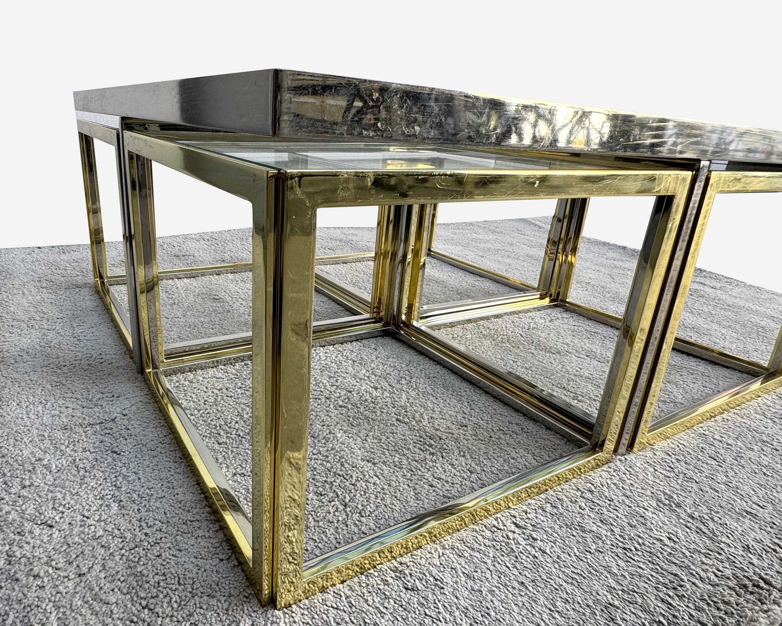 Français Coffee table including four nesting side tables, Paris, France, circa 1970 en vente