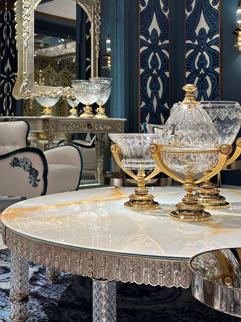 Couchtisch Eisenrahmen Dekorationen Guss Messing Bein geschnitten Kristall Champagner Finish (Italienisch) im Angebot