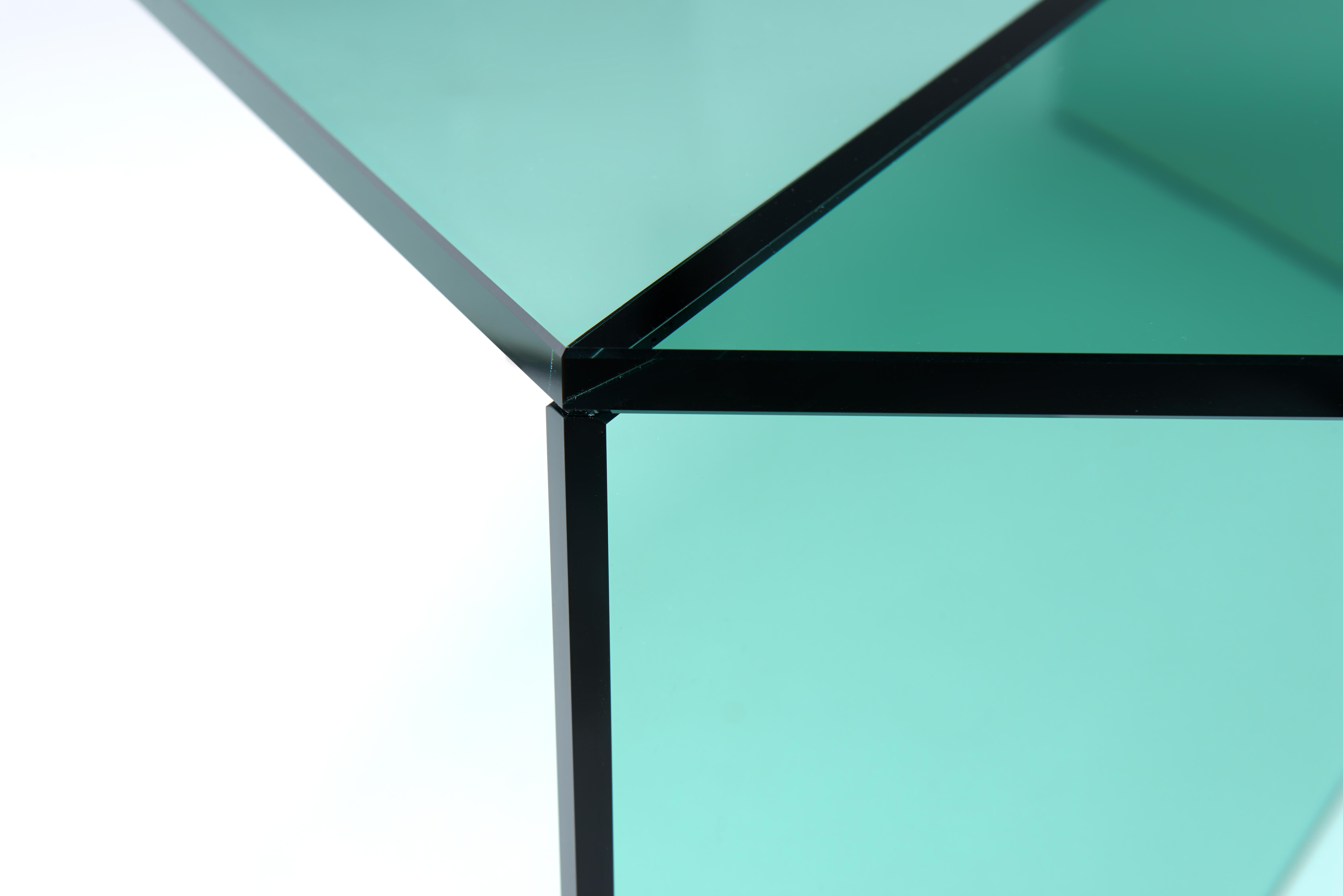 Quadratischer 70 cm Couchtisch Isom aus klarem Glas in Grün, Sebastian Scherer Neo/Craft im Angebot 2